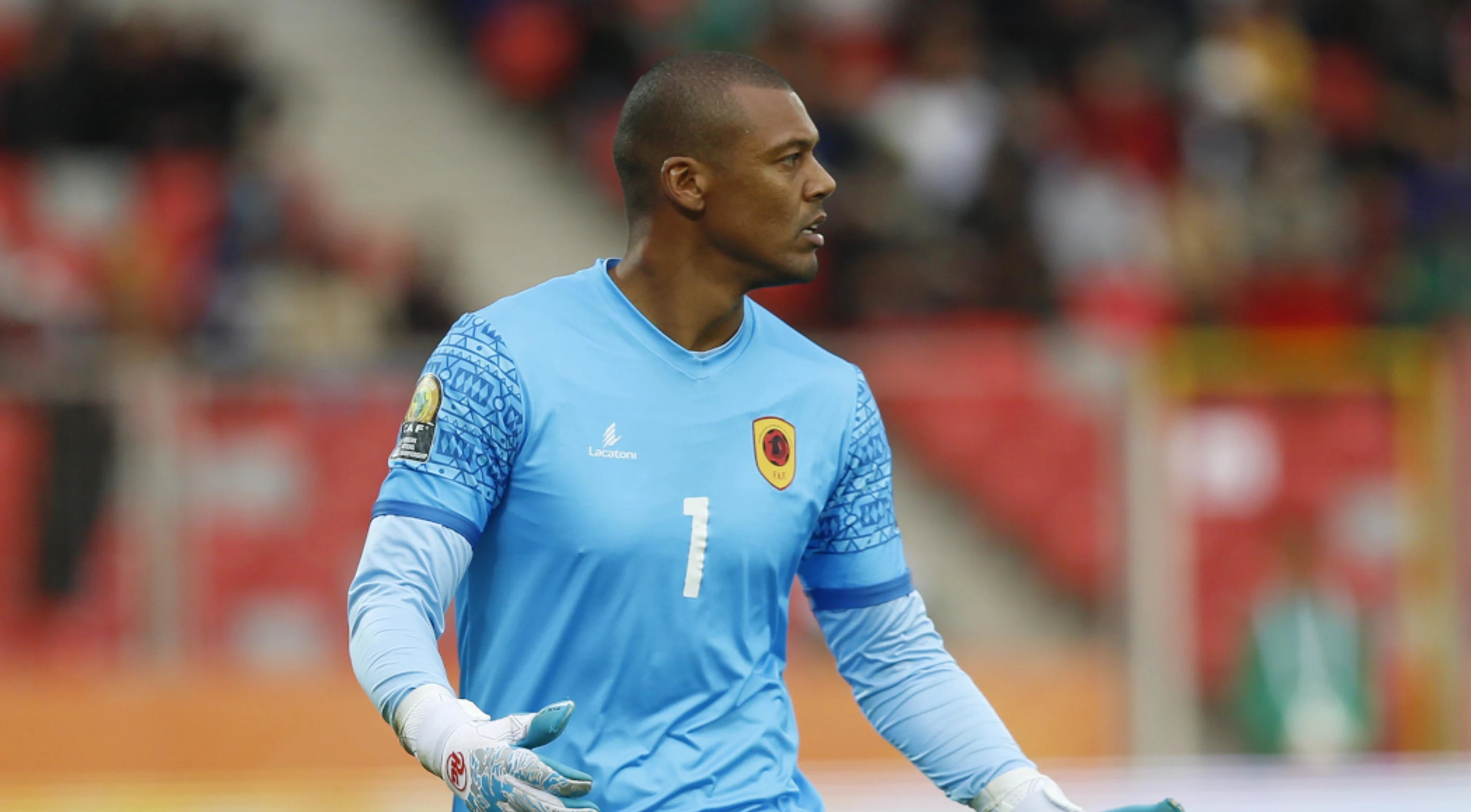 Fan assaults goalkeeper during African Champions league game