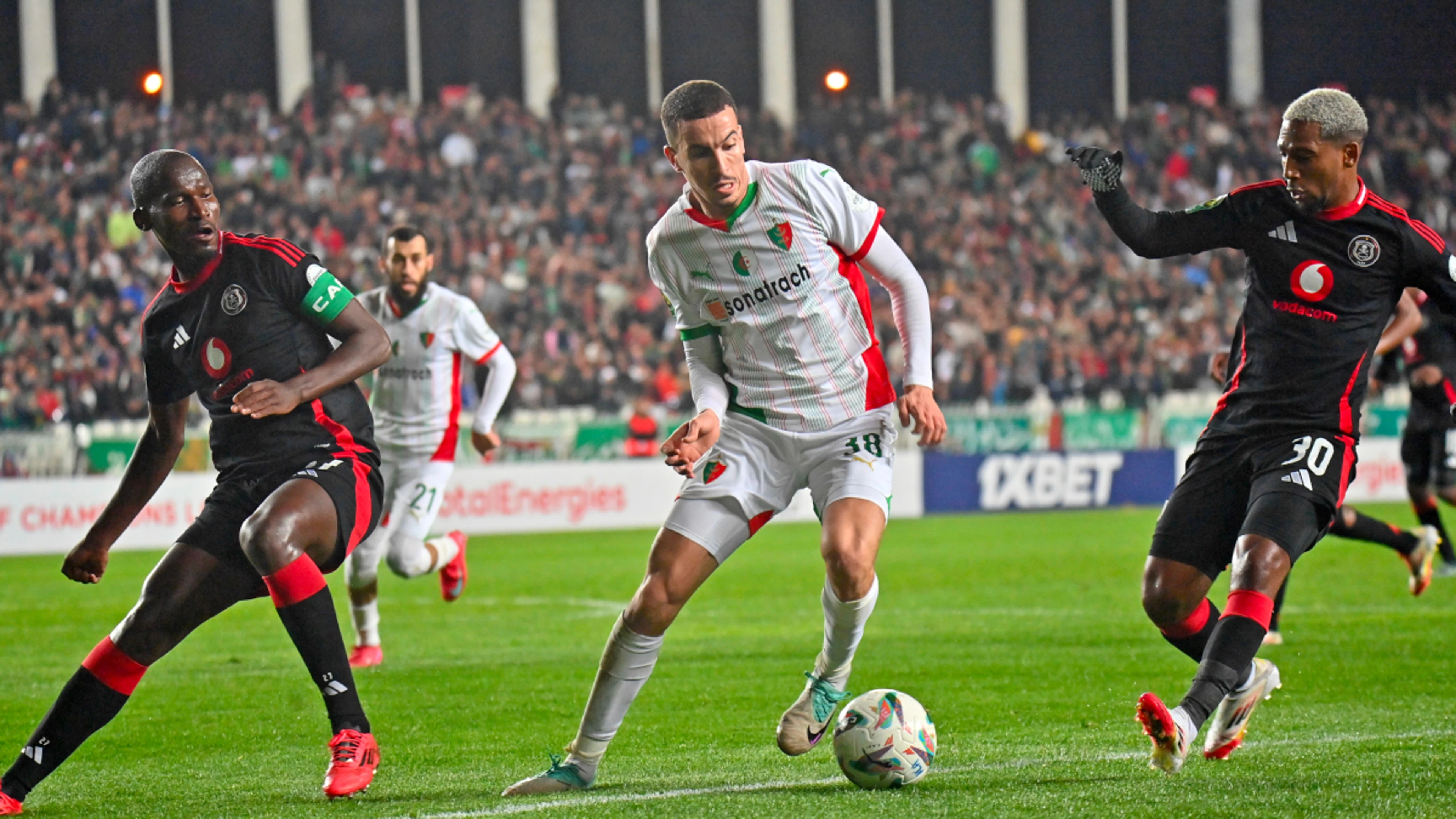 Pirates snatch vital away win in Algiers