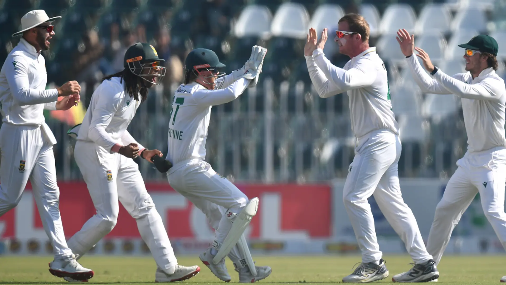 DAY 4: Proteas close on win after six-wicket Harmer rocks Pakistan