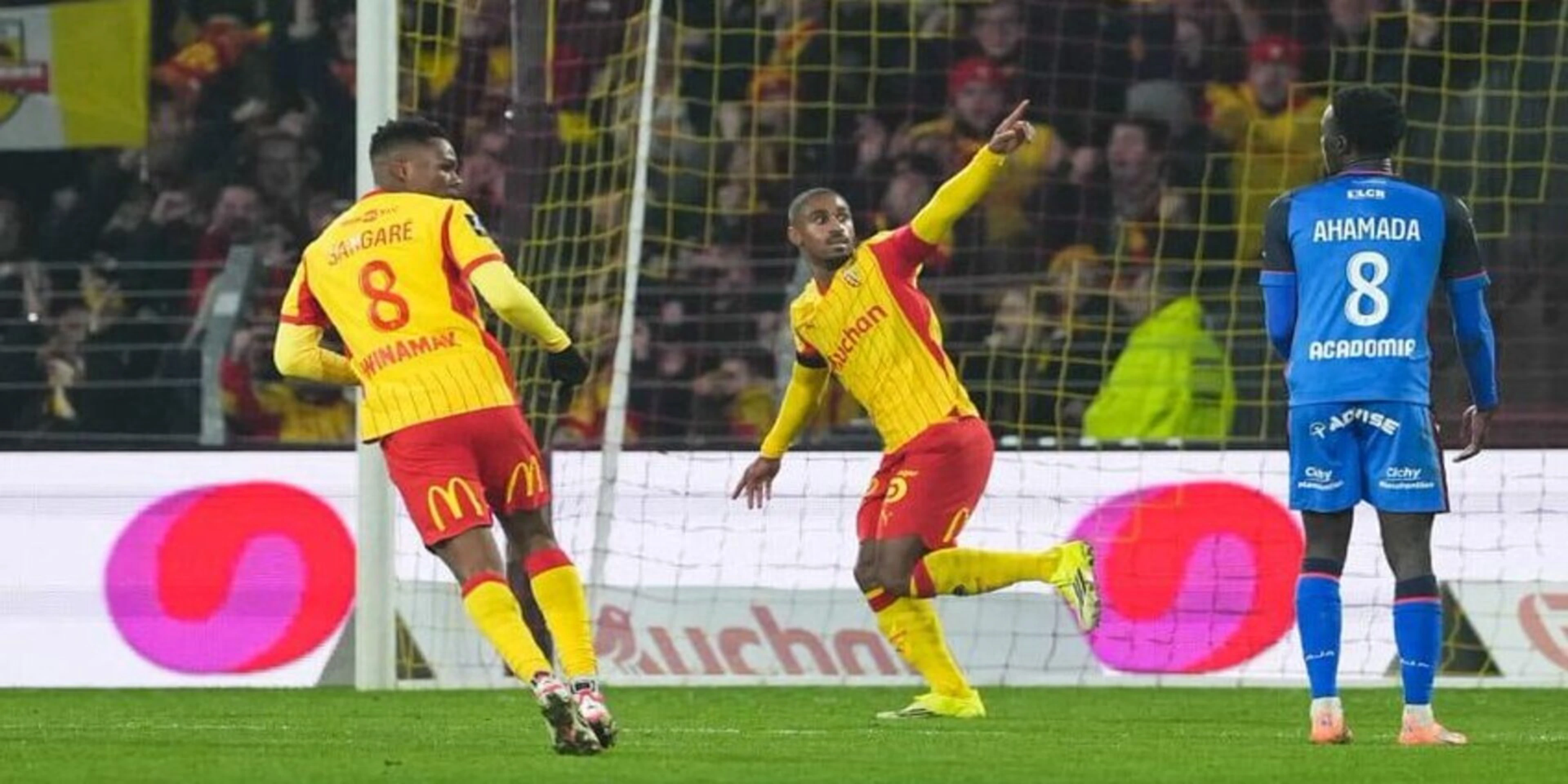 Lens hold off Auxerre to retake top spot from PSG, Marseille win