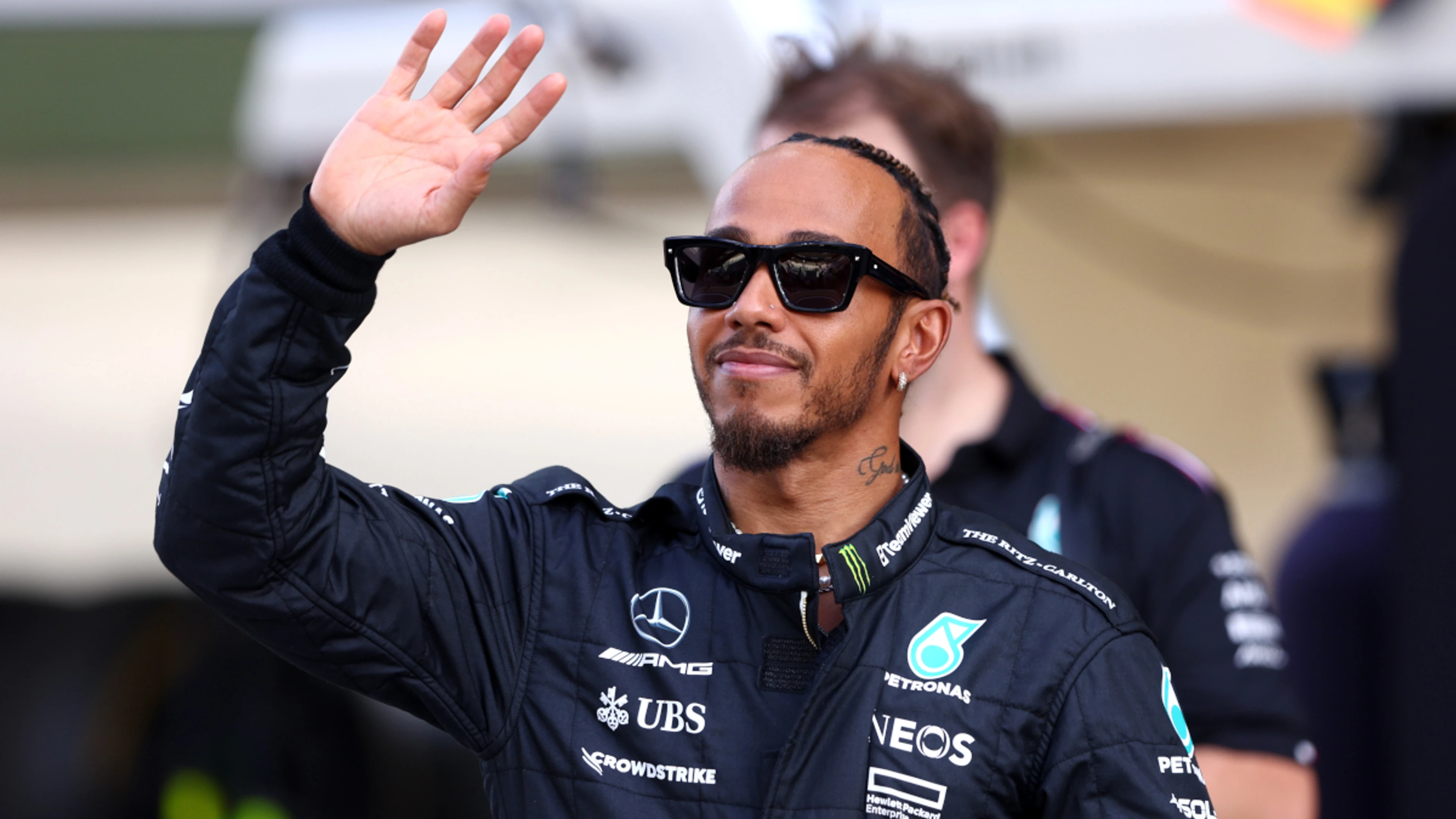 Hamilton denies Red Bull talks, accuses Horner of 'stirring'
