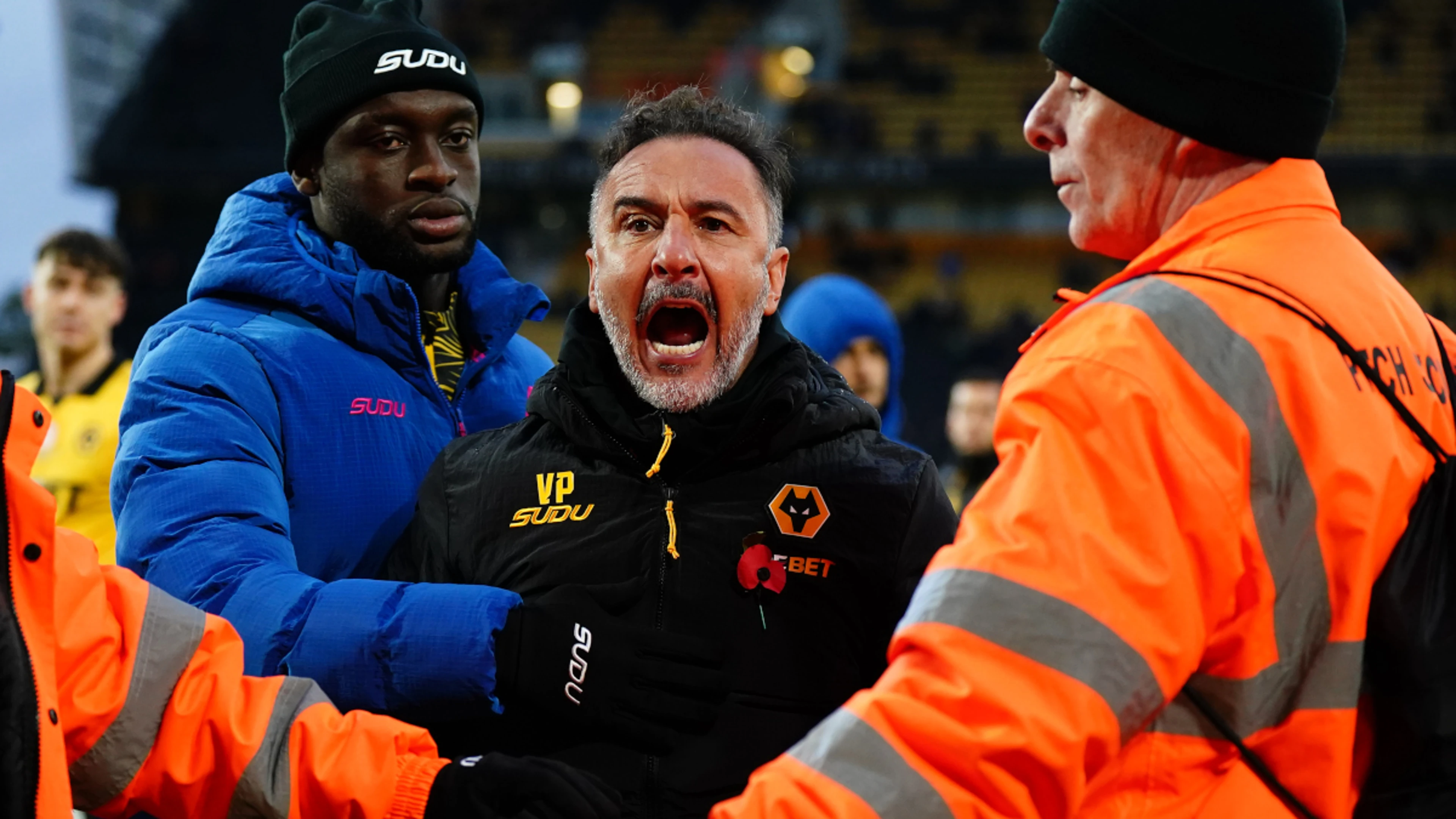 Wolves fans change their tune as Pereira calls for unity