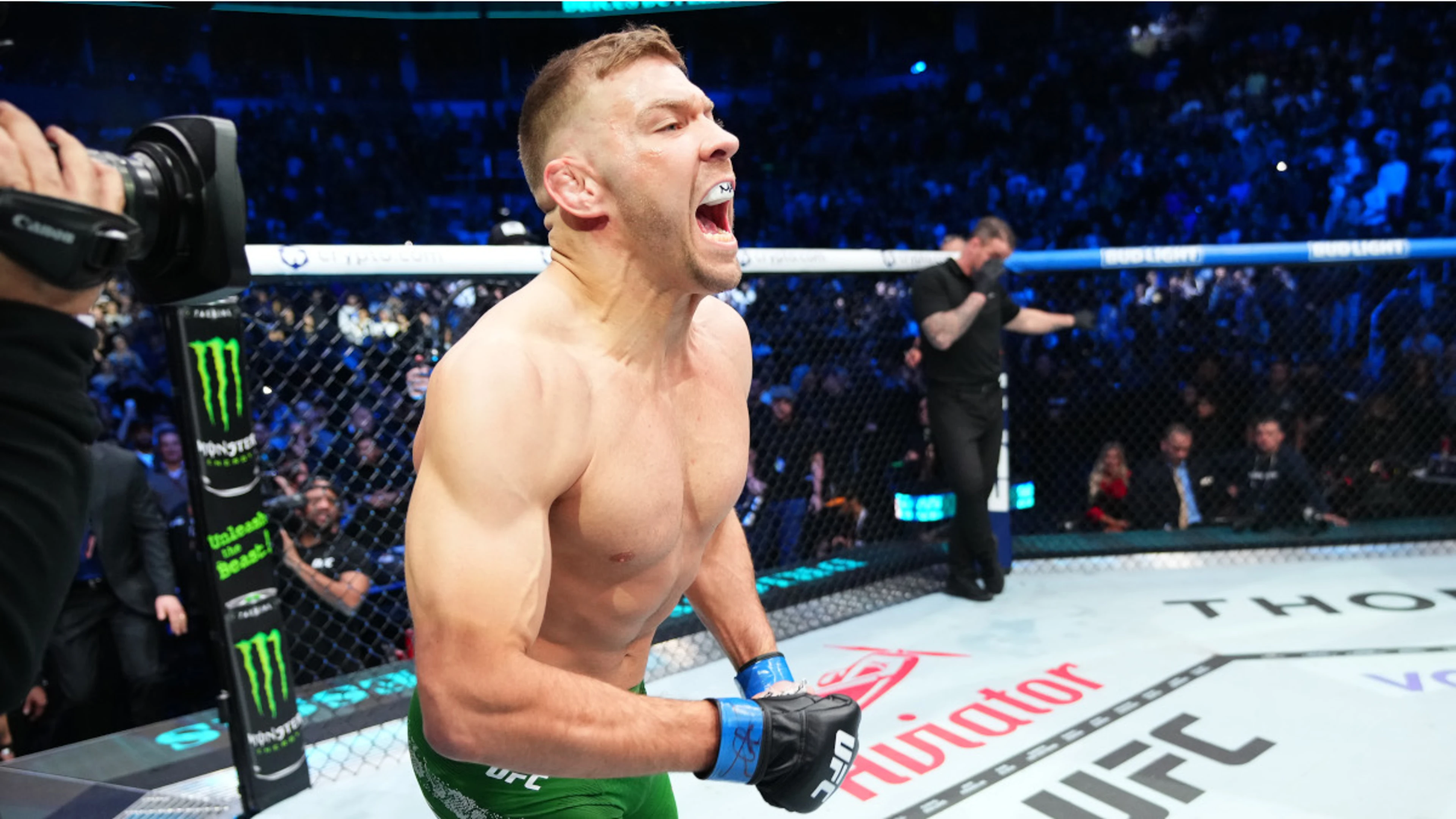 Du Plessis, Adesanya set for ferocious showdown