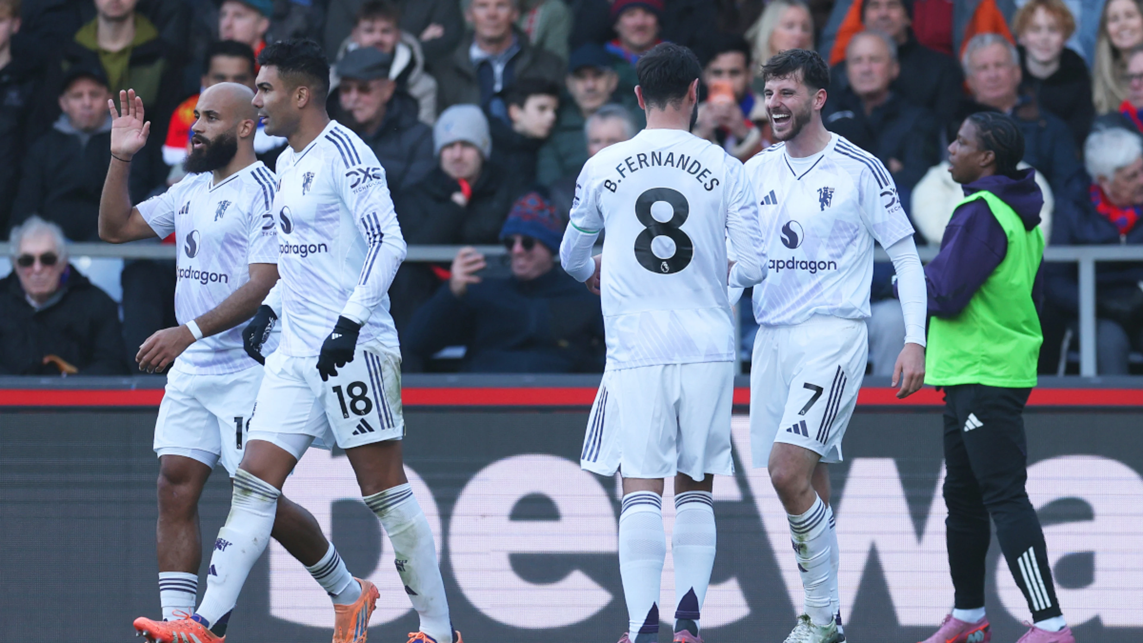 Zirkzee ends goal drought to inspire Man Utd victory at Palace