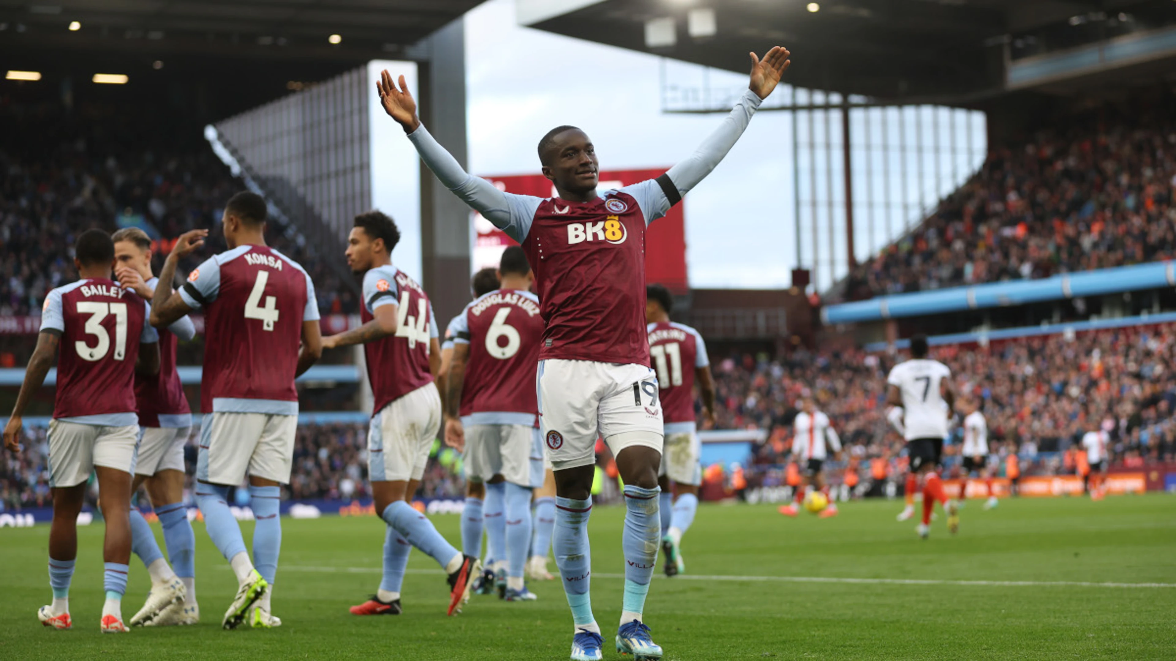 Villa beat Luton to extend home winning streak