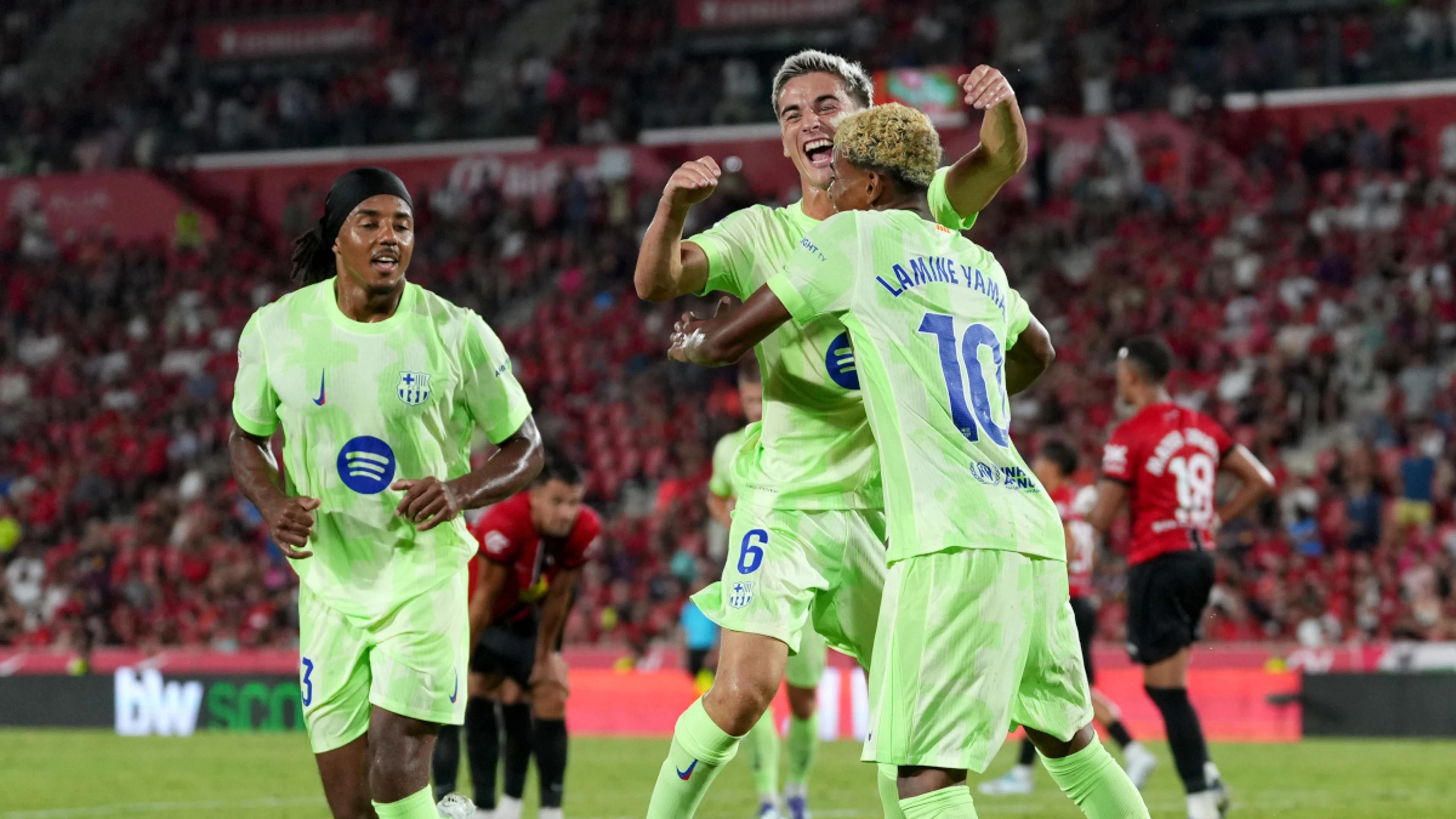 Barcelona open Liga title defence strolling past nine-man Mallorca