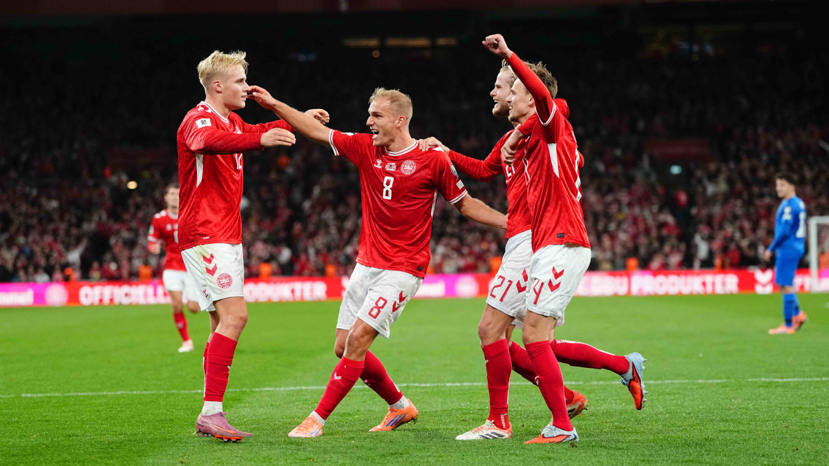 Denmark stay top with World Cup qualifying win over Greece