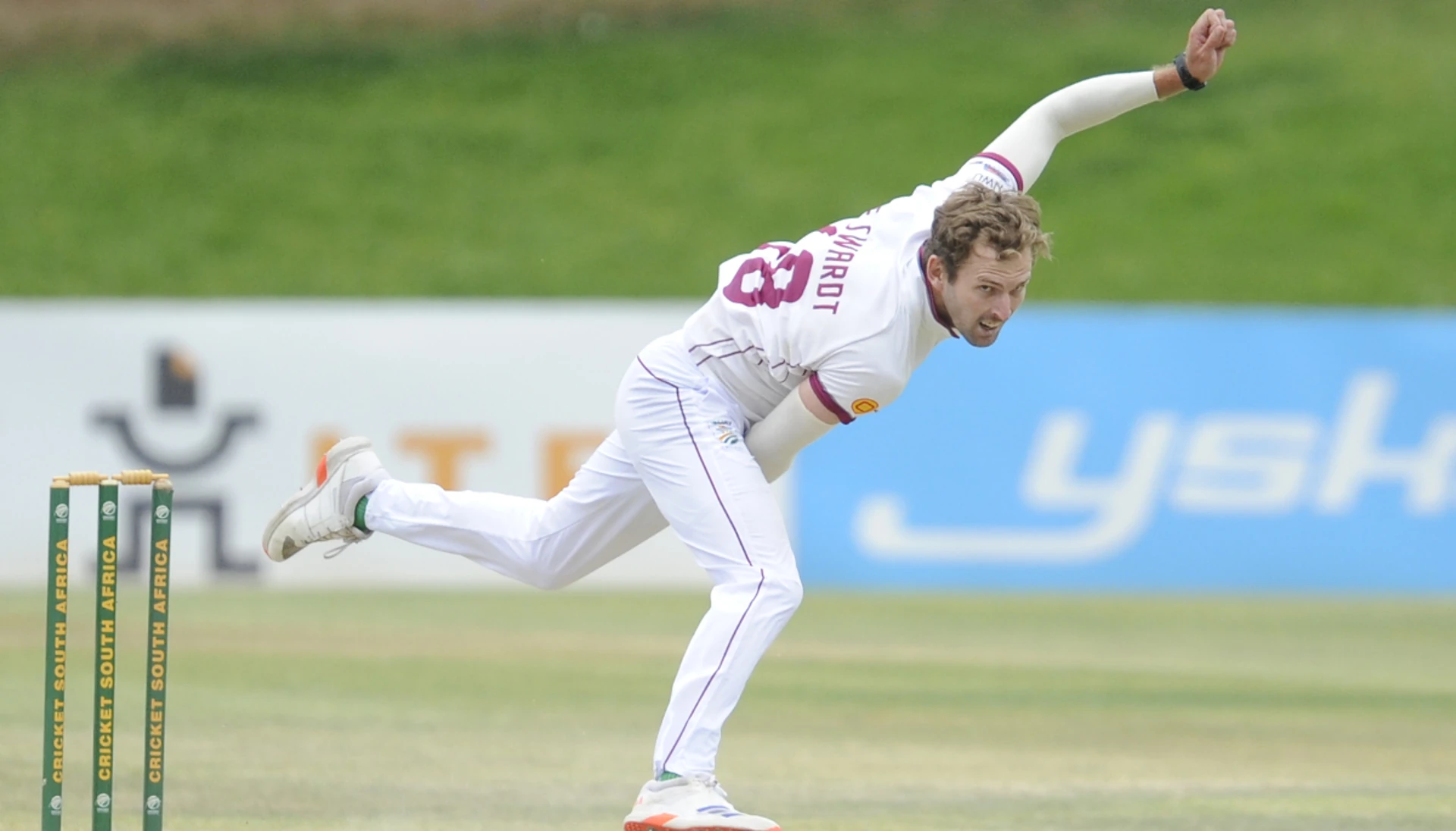 DAY 3: De Swardt bowls Dragons into a strong position