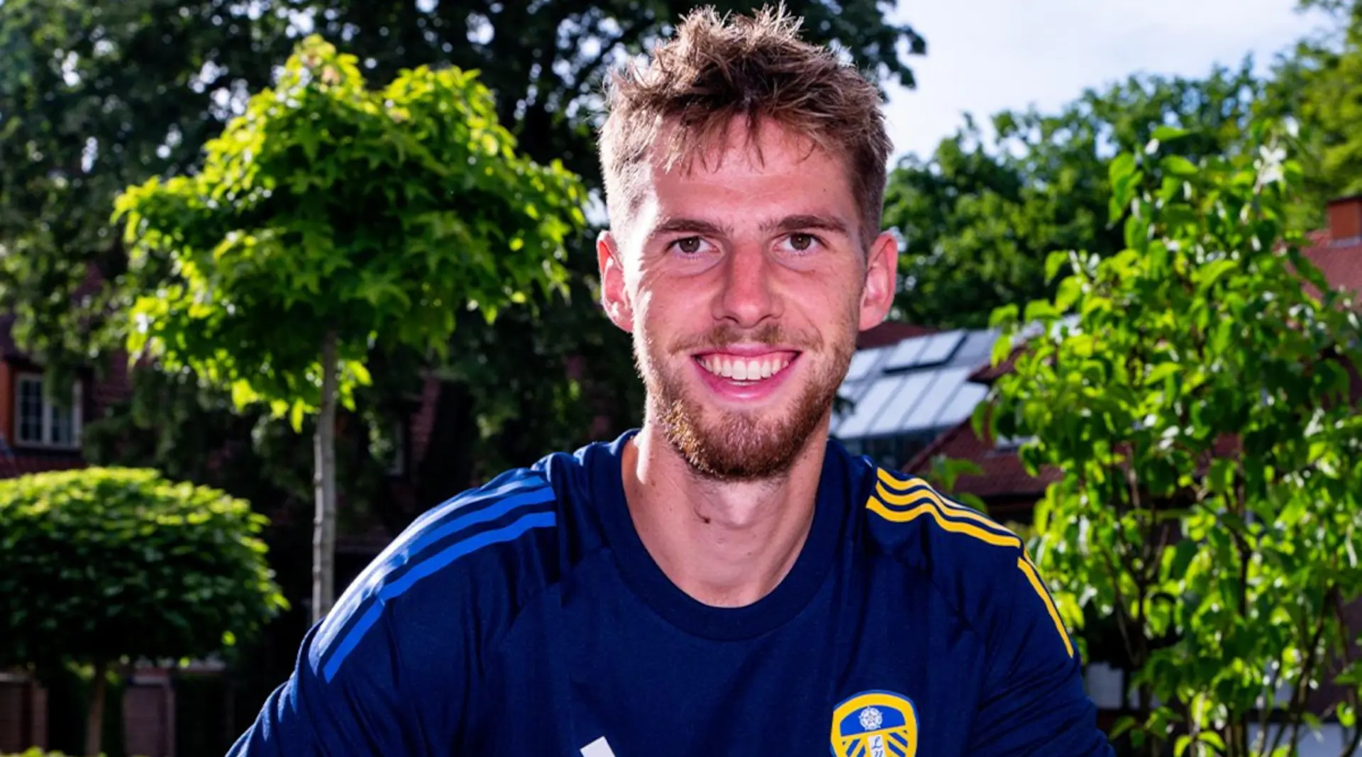 Leeds sign German midfielder Stach