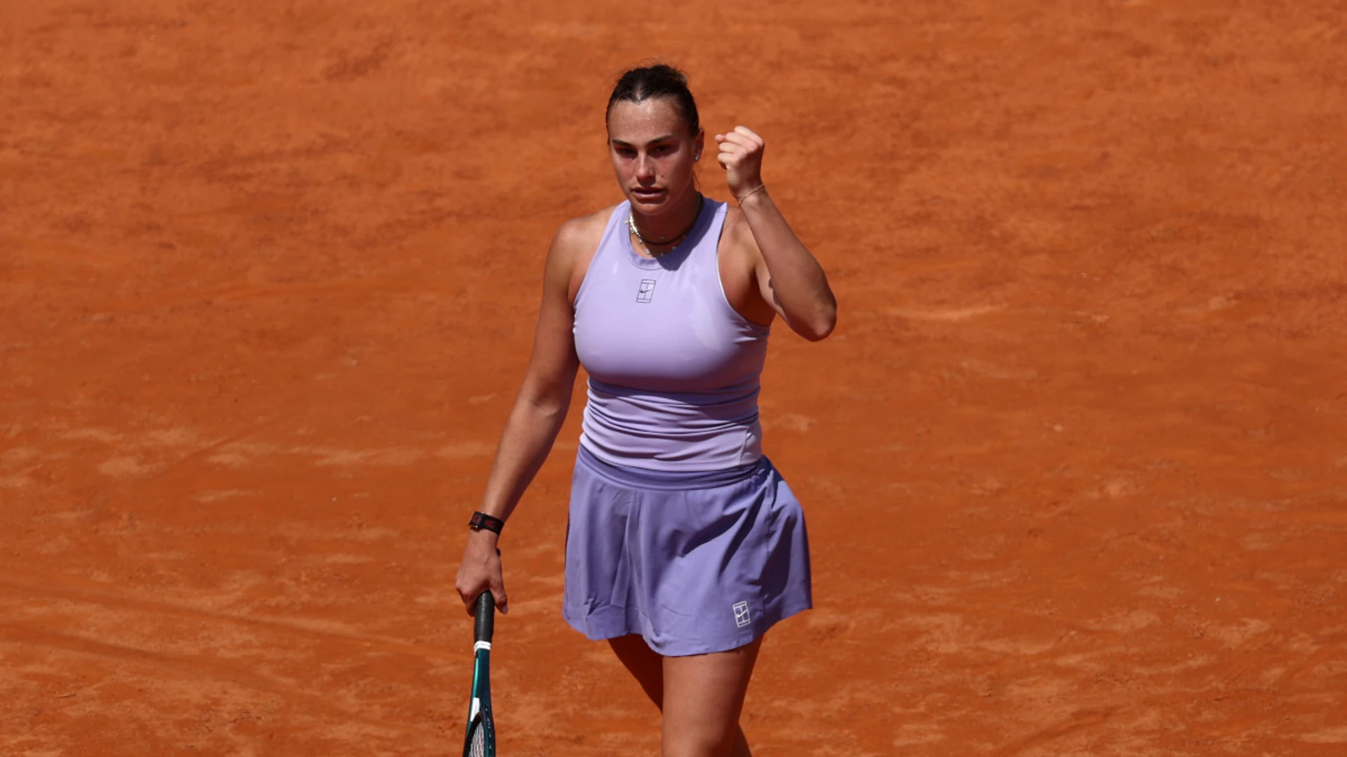 Sabalenka battles past Kenin and into Rome last 16