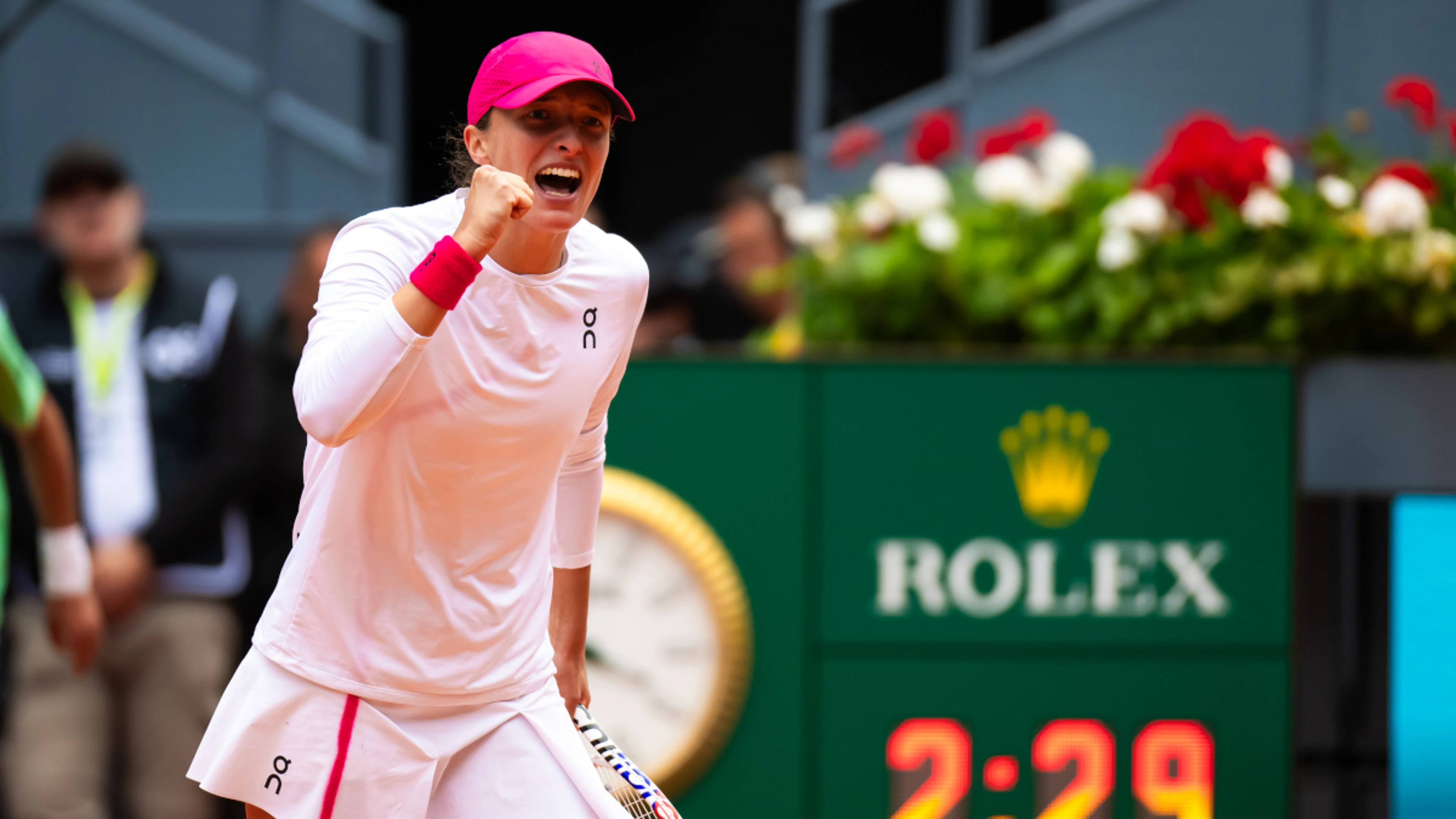 Swiatek and Keys roar back to reach Madrid semifinals