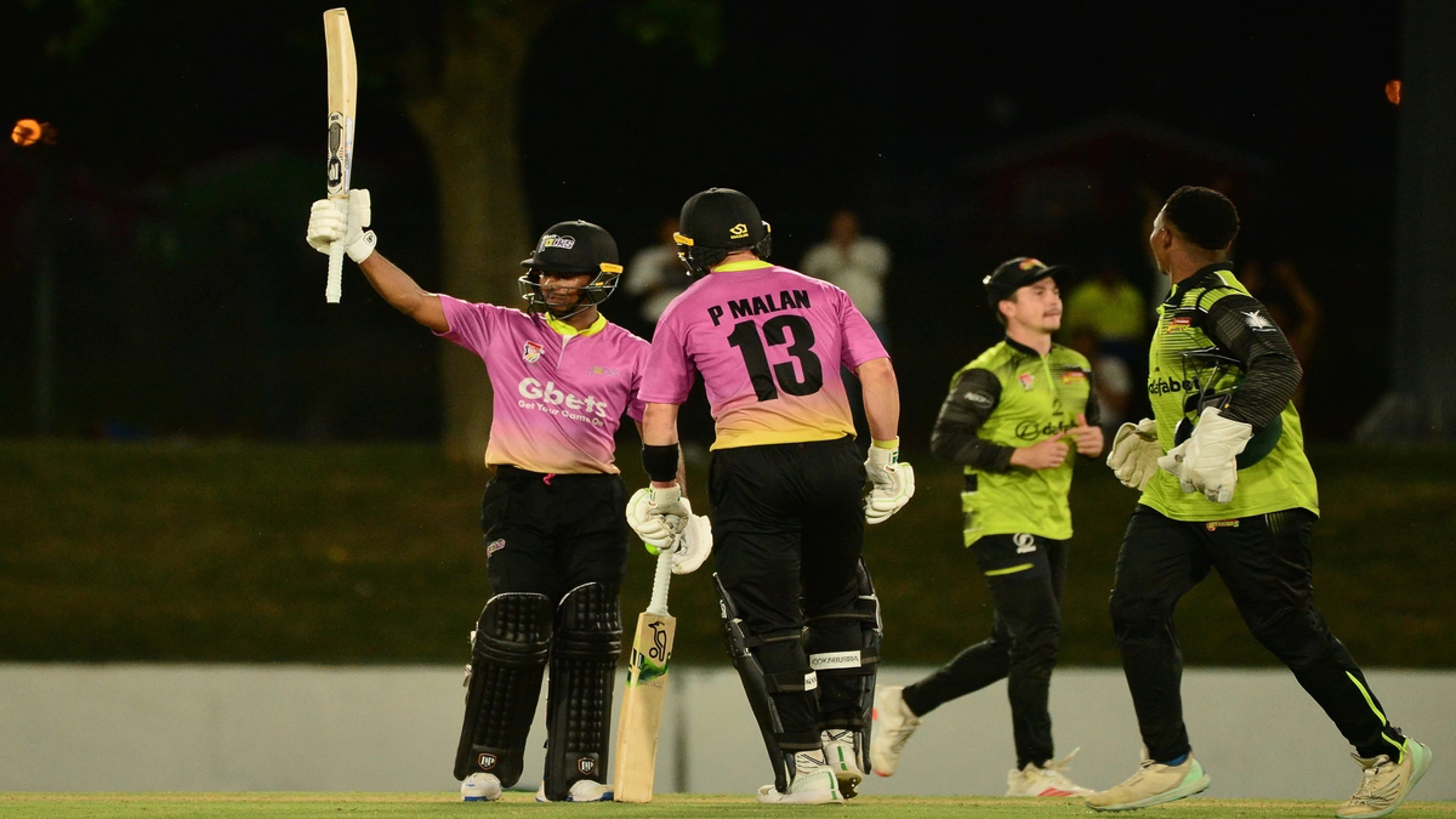 Malan, Petersen combine to stun Warriors in Paarl