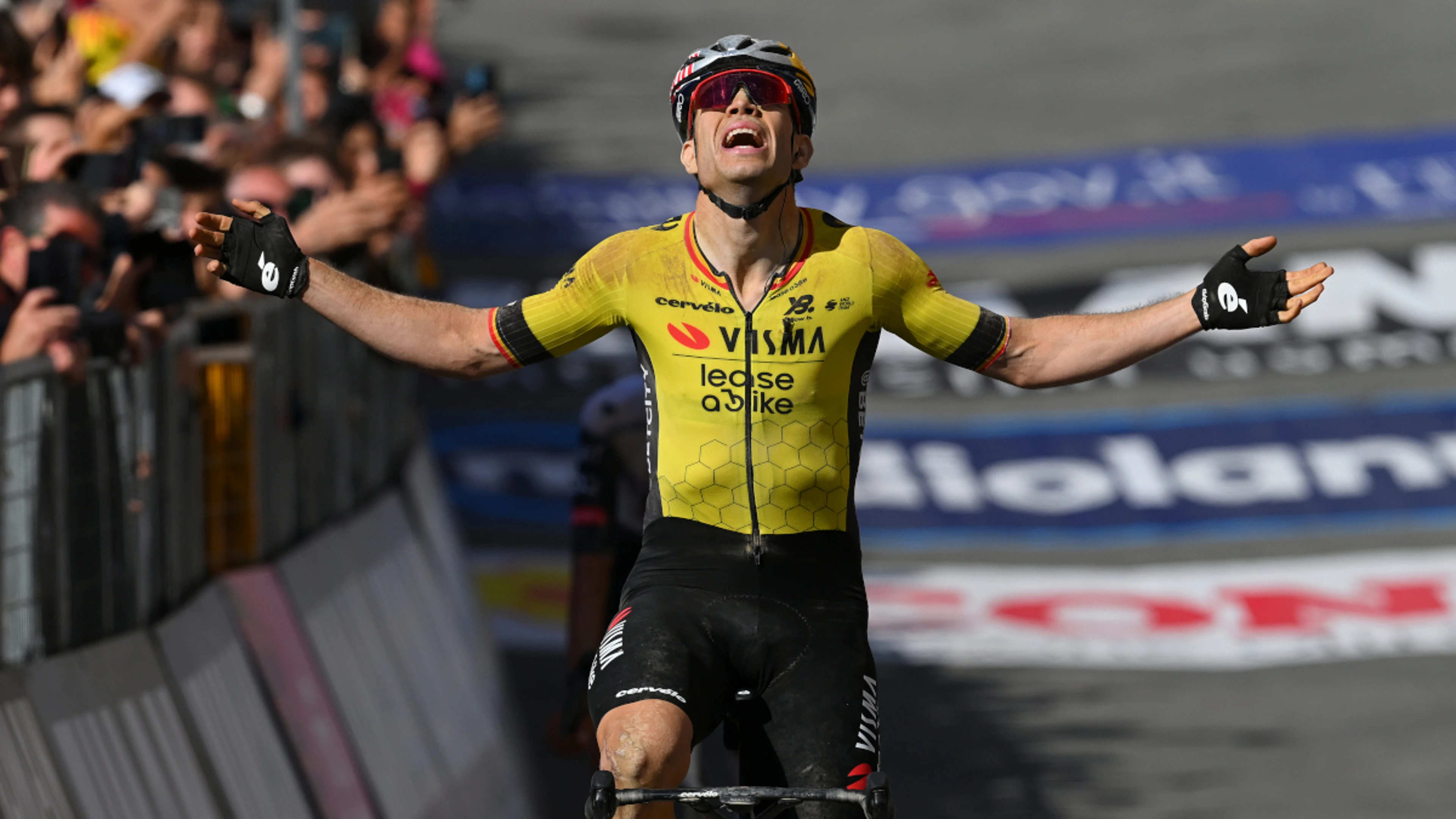Van Aert battles to win Giro stage nine, Del Toro takes leader's jersey