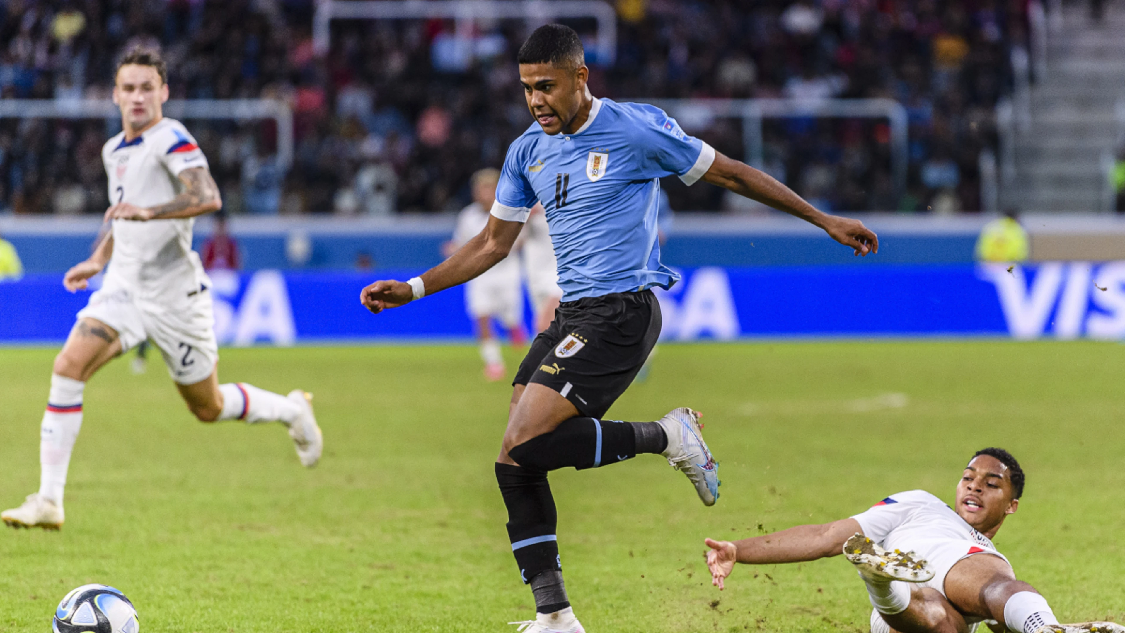 De los Santos stars as Uruguay oust USA