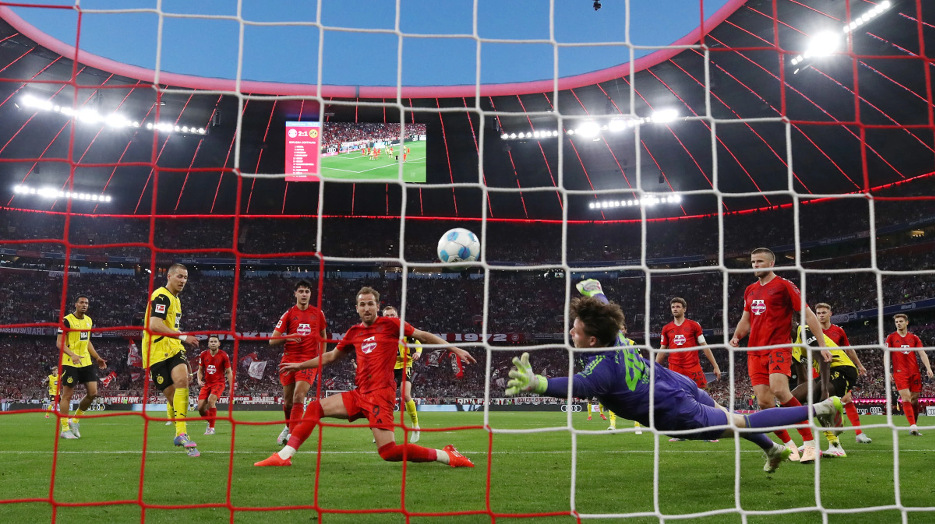 Bayern fail to make most of Leverkusen slip with Dortmund draw