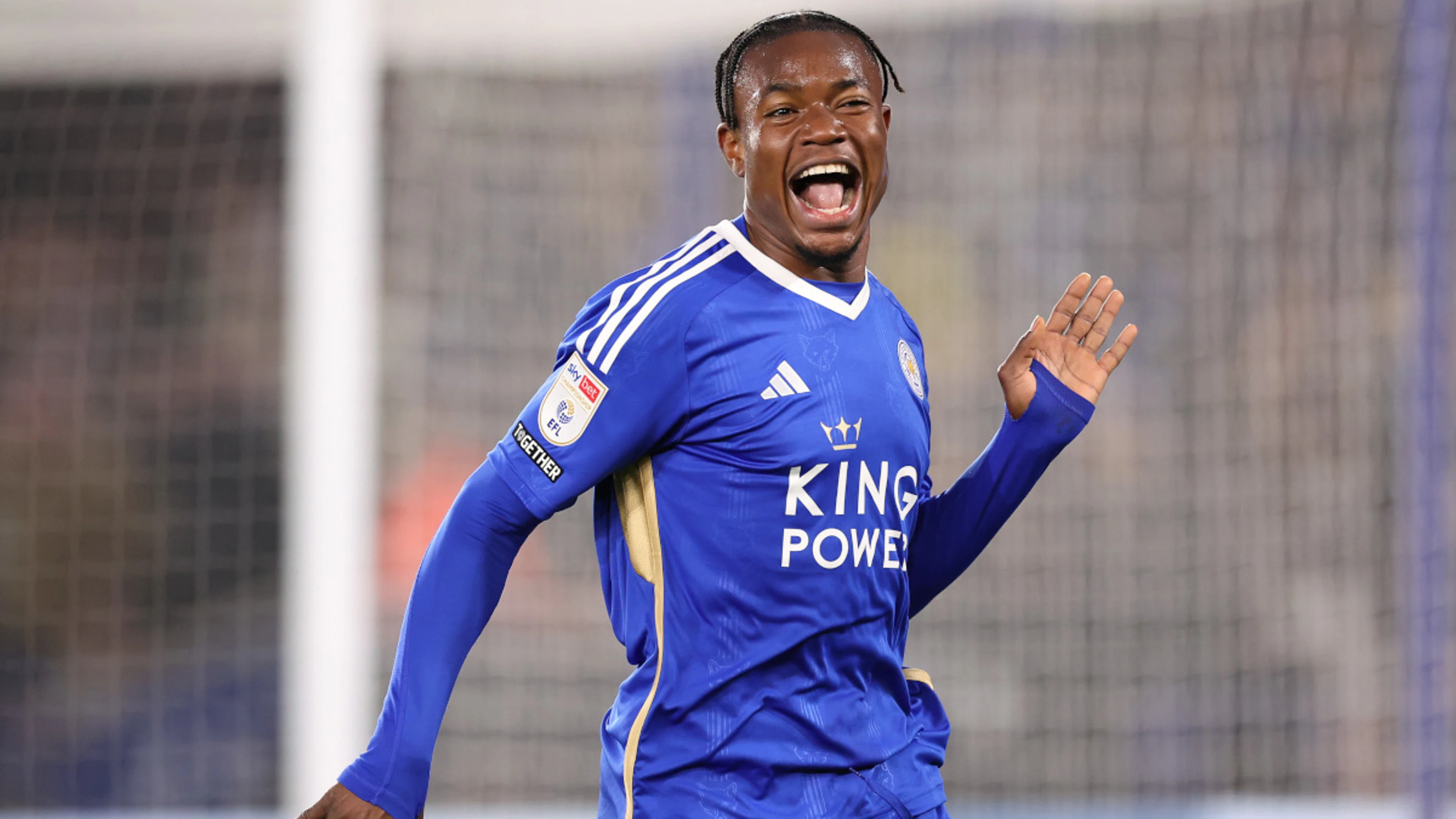 Leicester thump Southampton to close on Premier League return