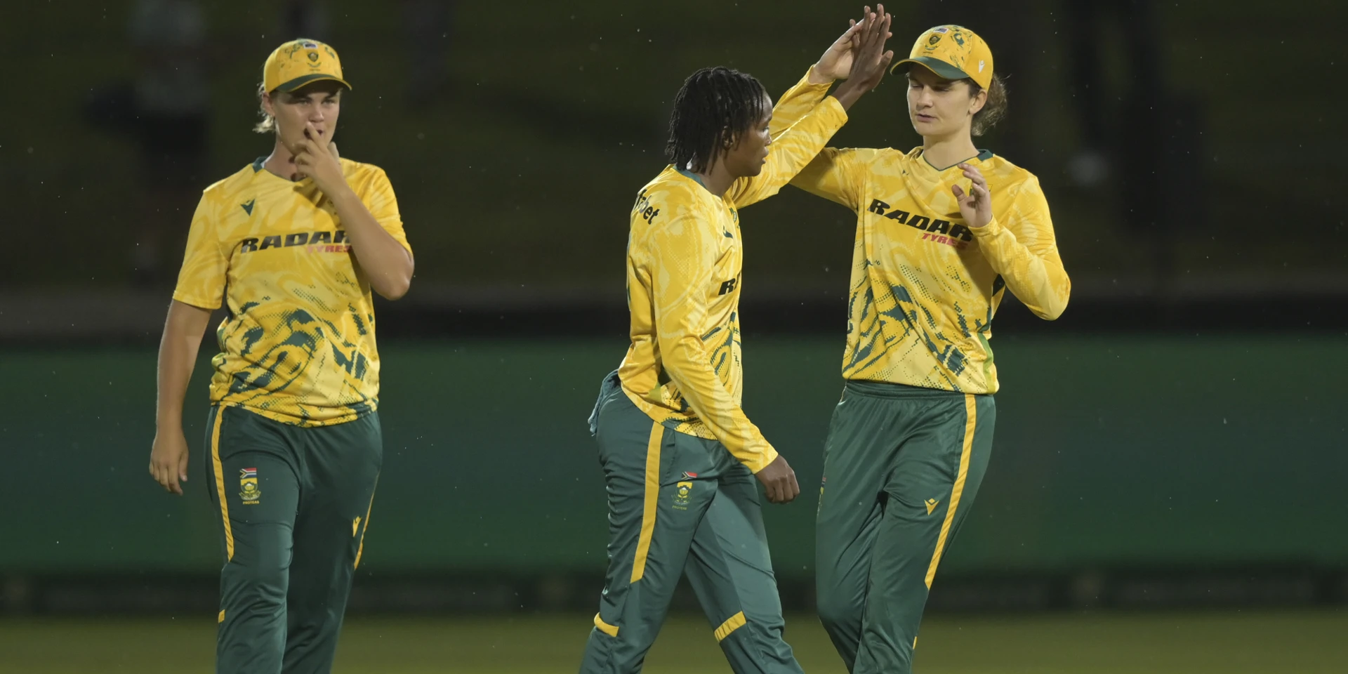 Proteas women bowl first as they chase T20 whitewash of Pakistan