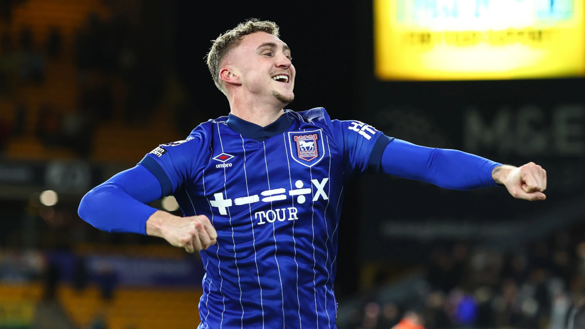 Taylor leaves it late as Ipswich beat Wolves