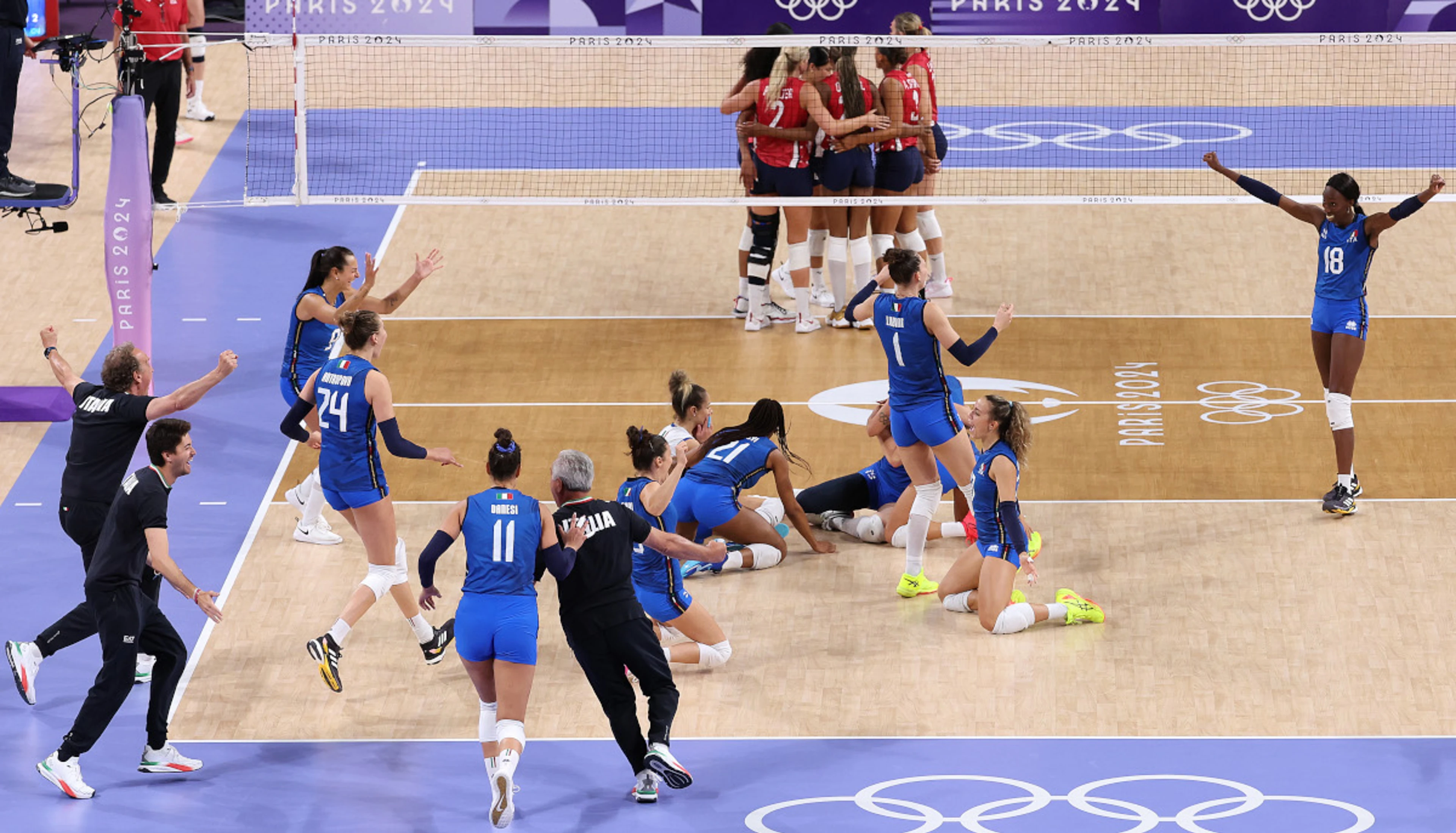 Italy beat United States in straight sets to win gold
