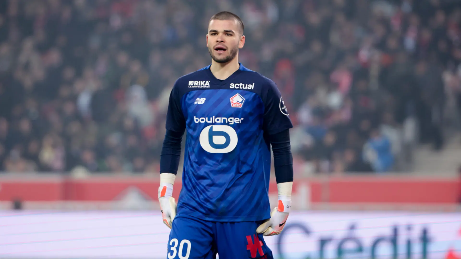 PSG complete signing of French goalkeeper Chevalier