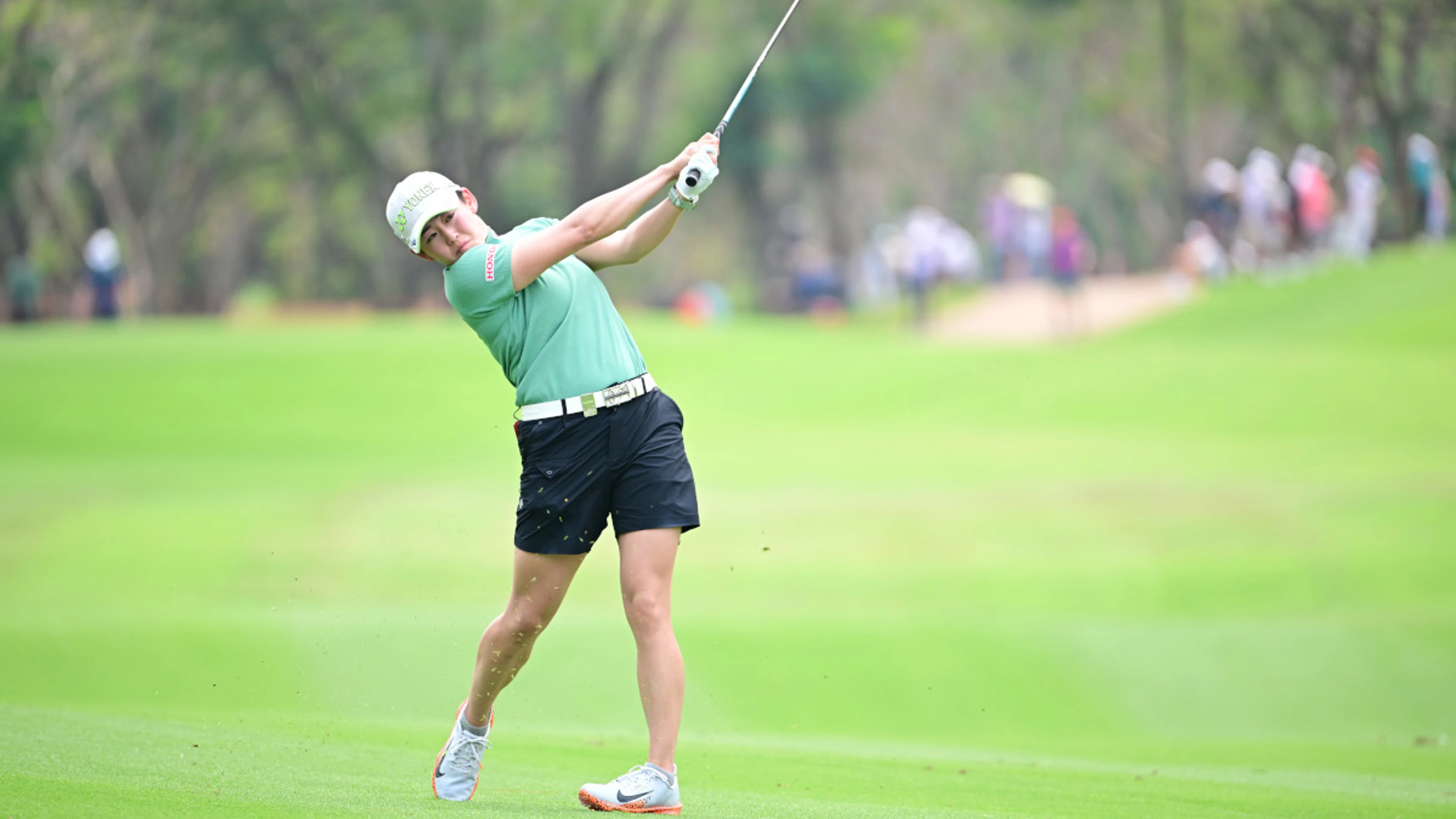 Rookie Iwai shoots scorching 62 to take Honda LPGA lead