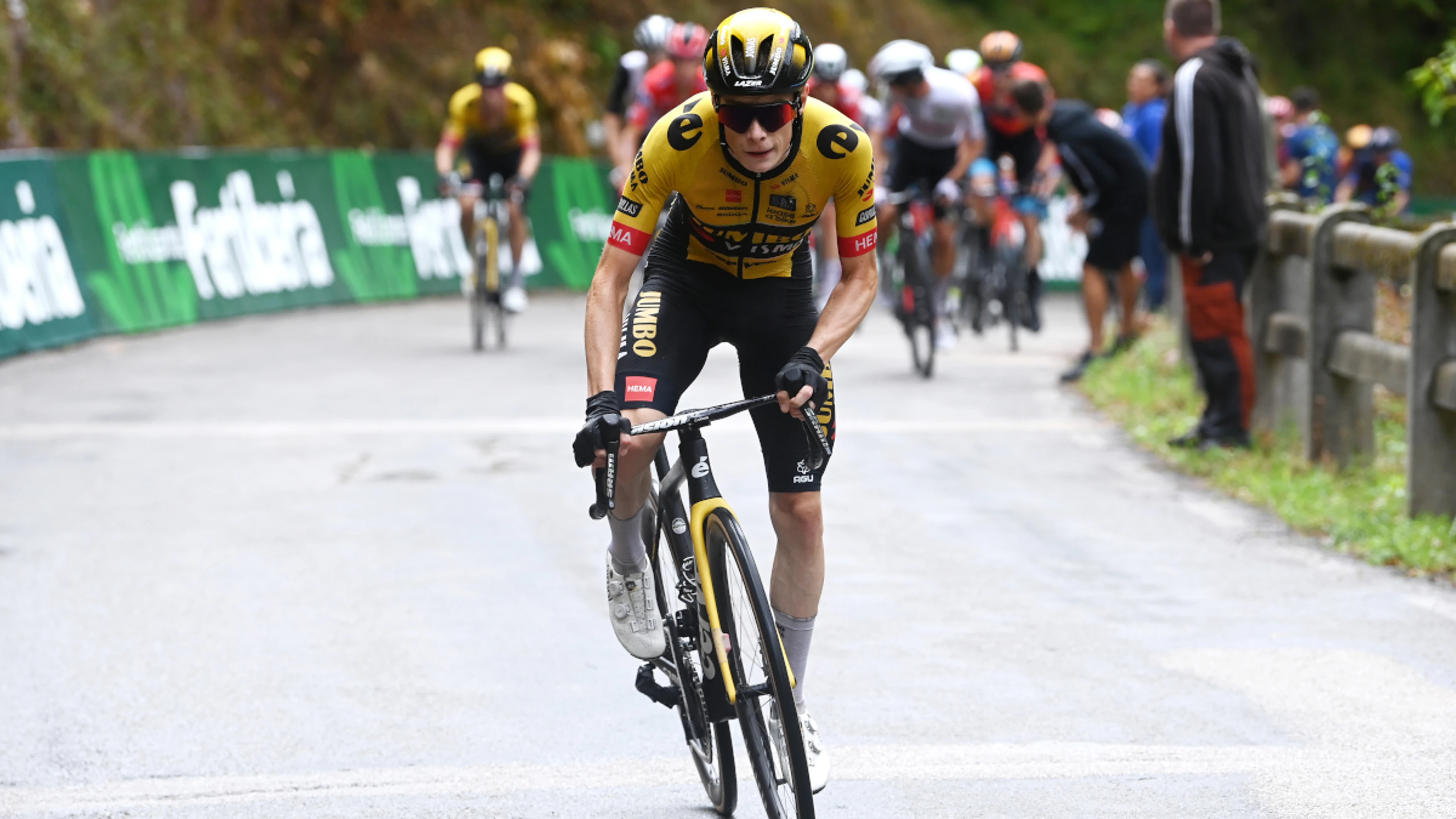 Vingegaard earns Vuelta stage 16 win and cuts Kuss lead