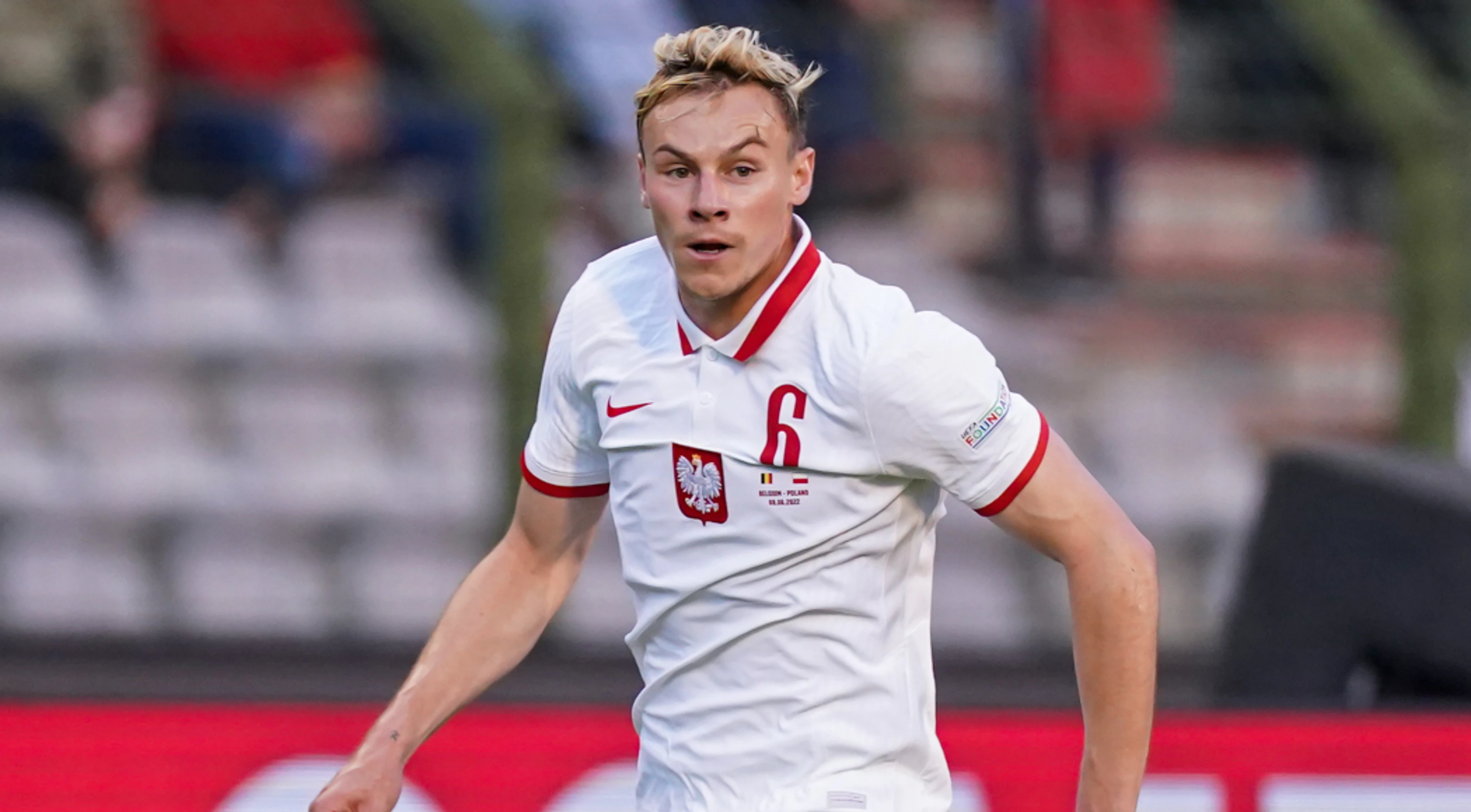 Spezia sign Poland midfielder Zurkowski on loan from Fiorentina