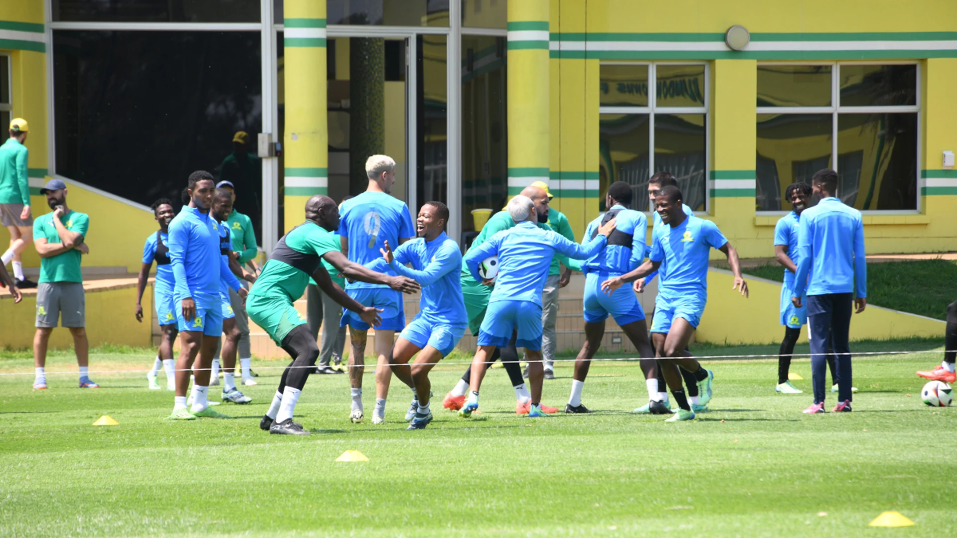 Larsen looks to stun Sundowns in another cup final