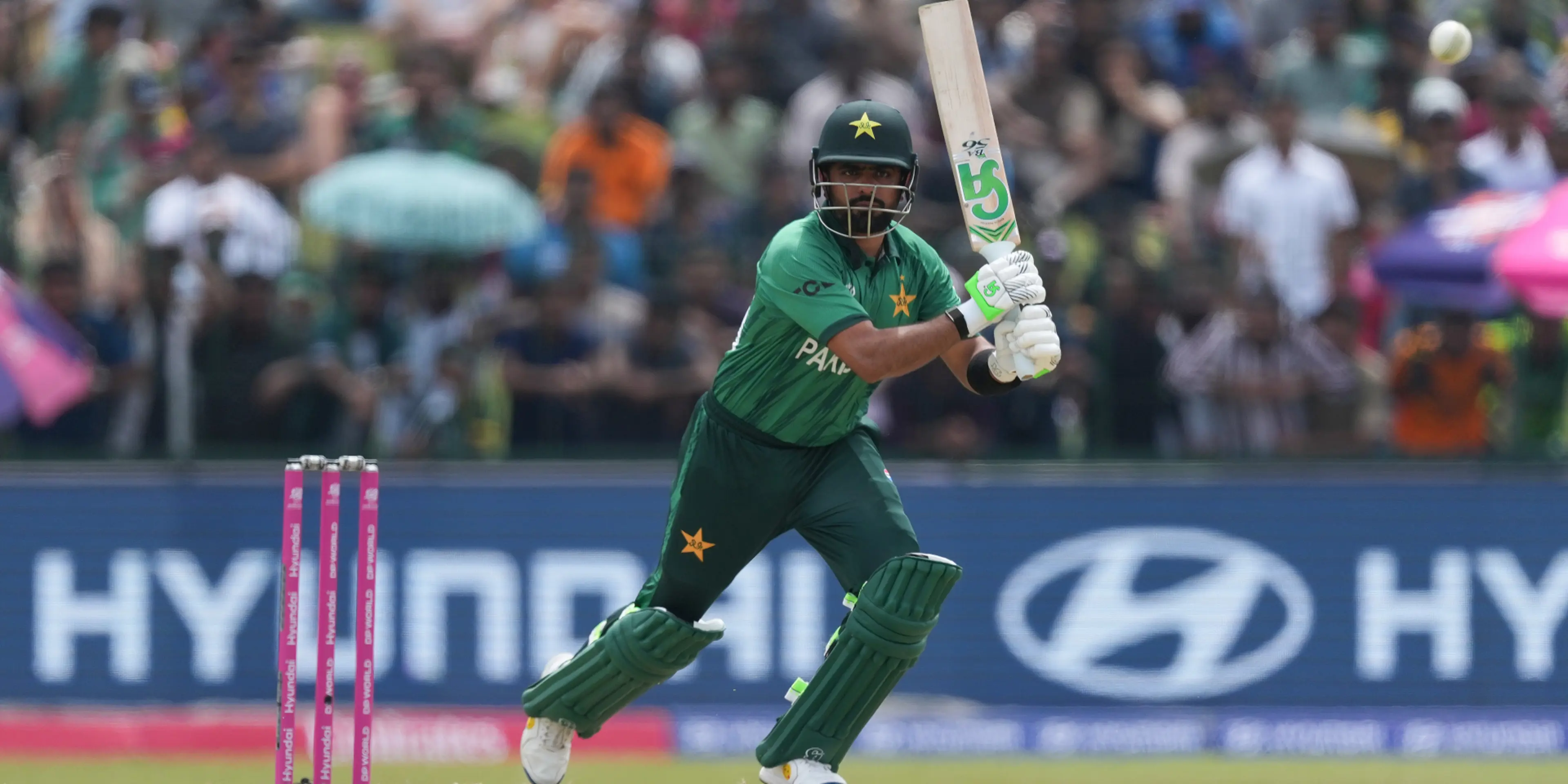 Azam dropped for scoring too slowly, says Pakistan coach Hesson