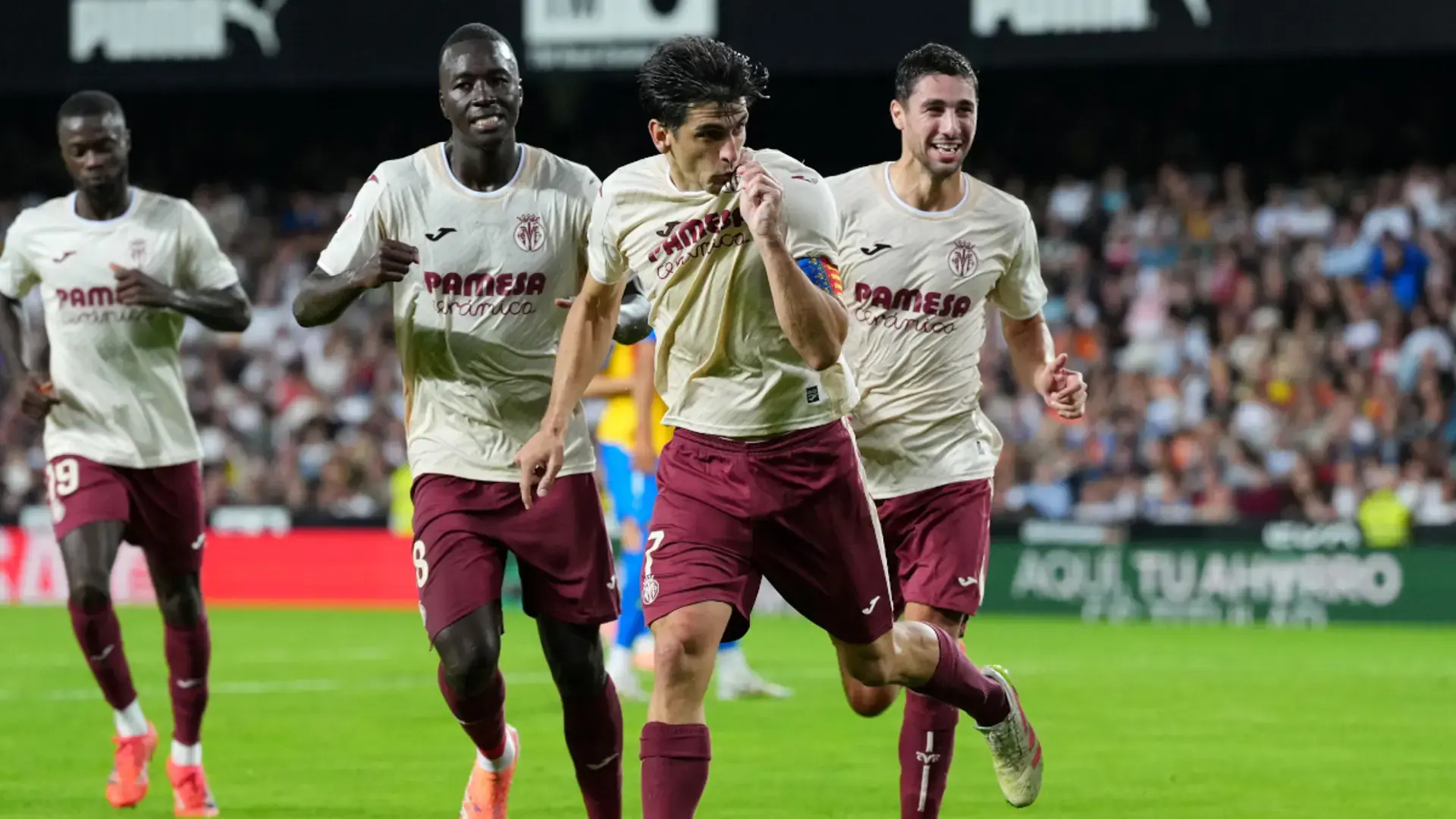 IN TOUCH: Villarreal keep heat on Liga leaders before Clasico