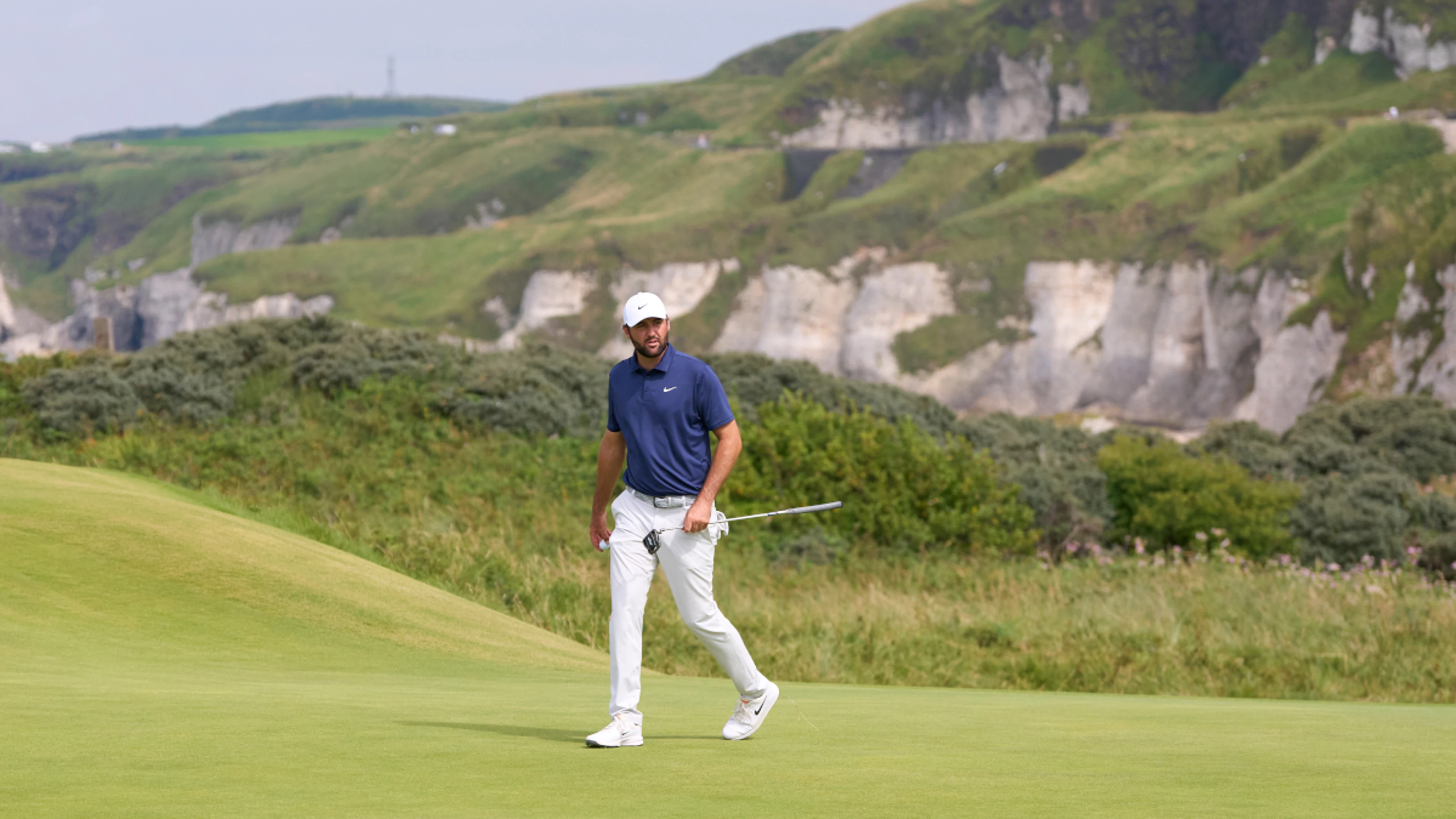 Scheffler 'in a league of his own', says inspired DeChambeau