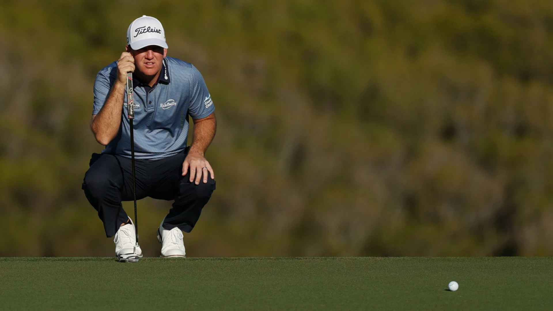 Rested Hoge grabs one-shot lead in Hawaii