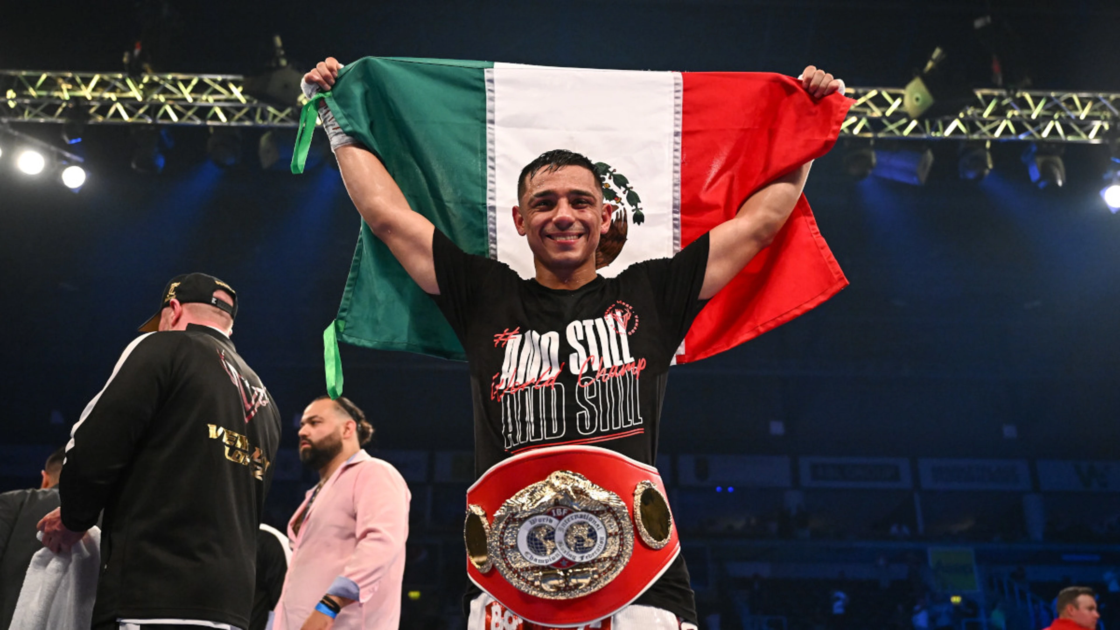 Lopez retains IBF featherweight title