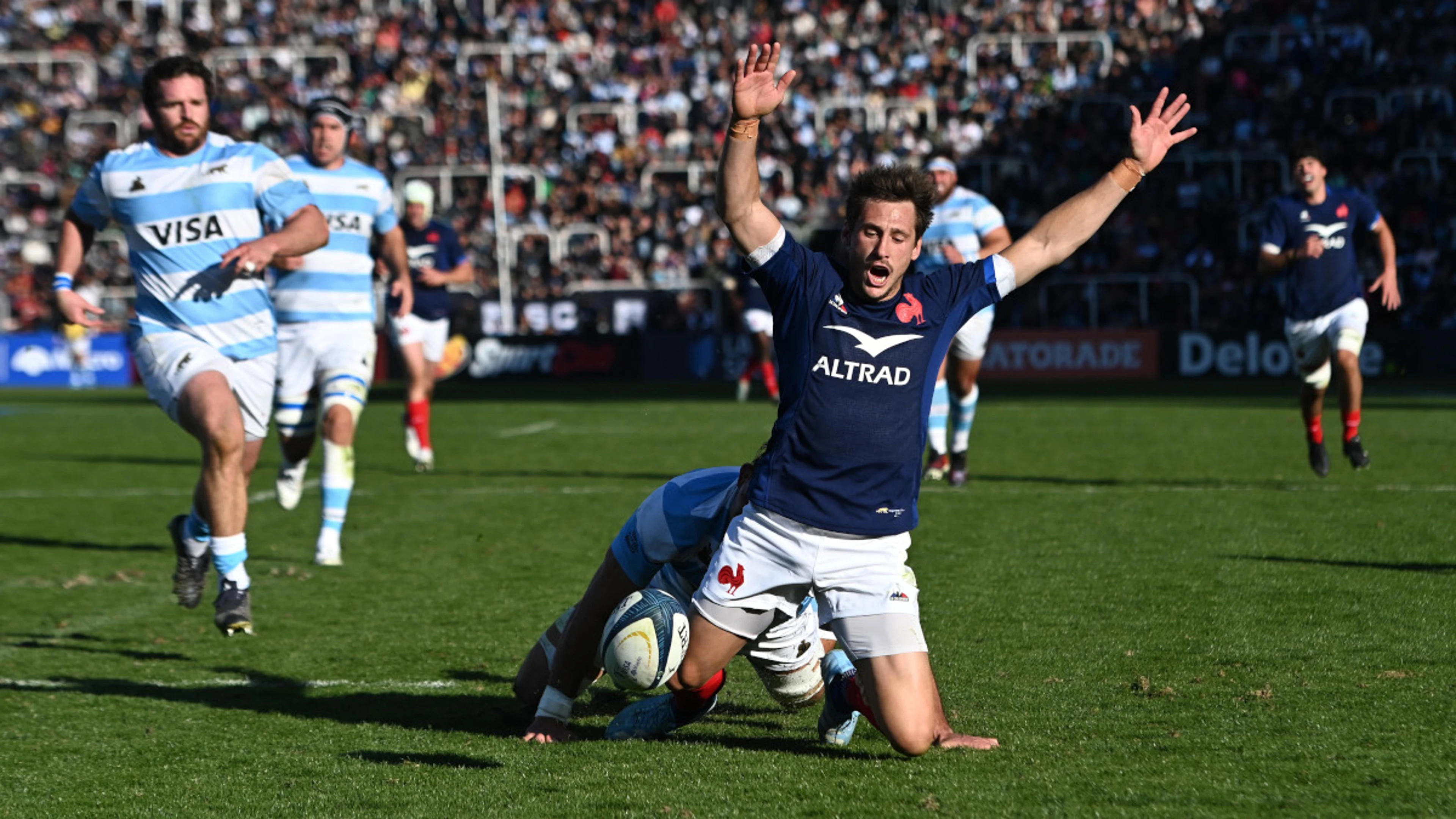 France scrumhalf commits for two more seasons to Toulon