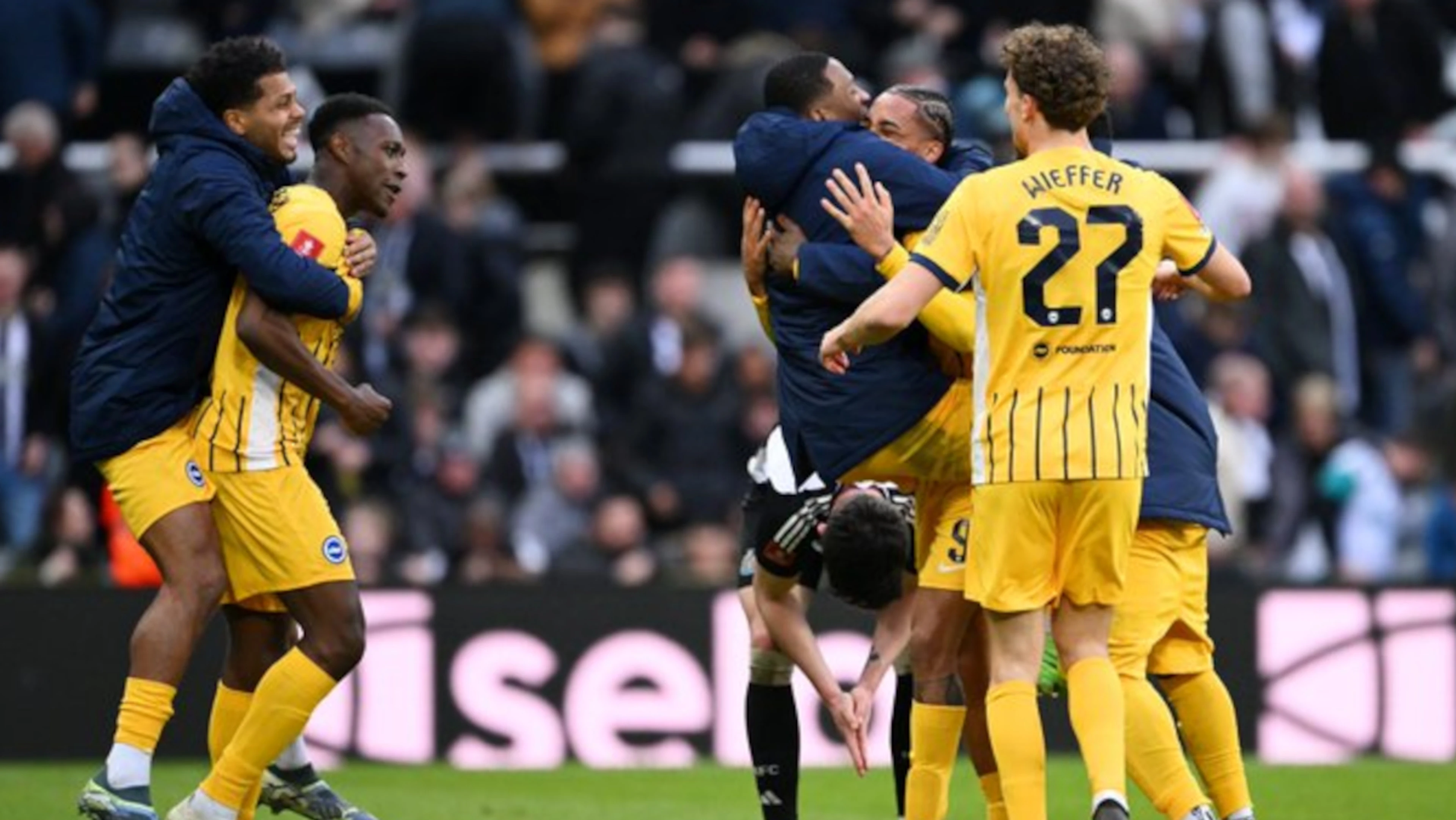 Welbeck sinks Newcastle as Brighton reach FA Cup quarters