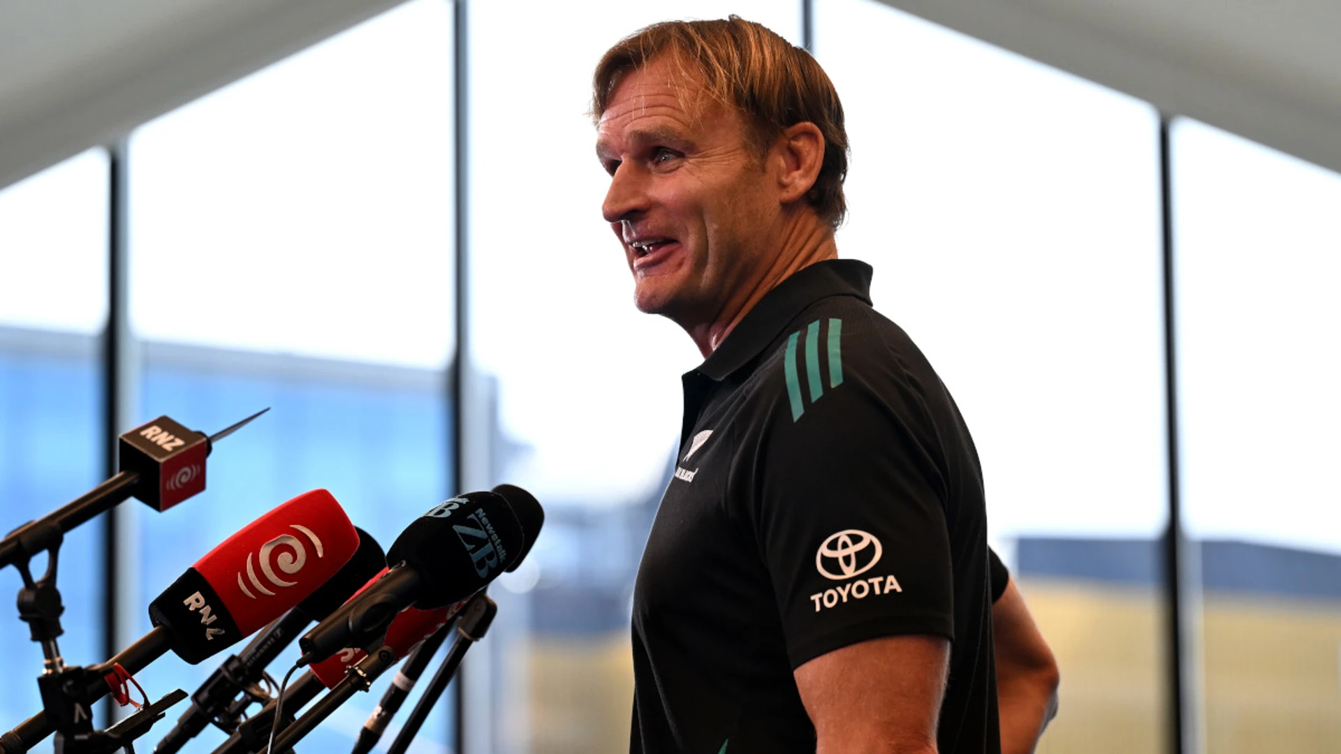 'Big boys' Barrett, McKenziecan handle Mo'unga return, says NZ coach Robertson
