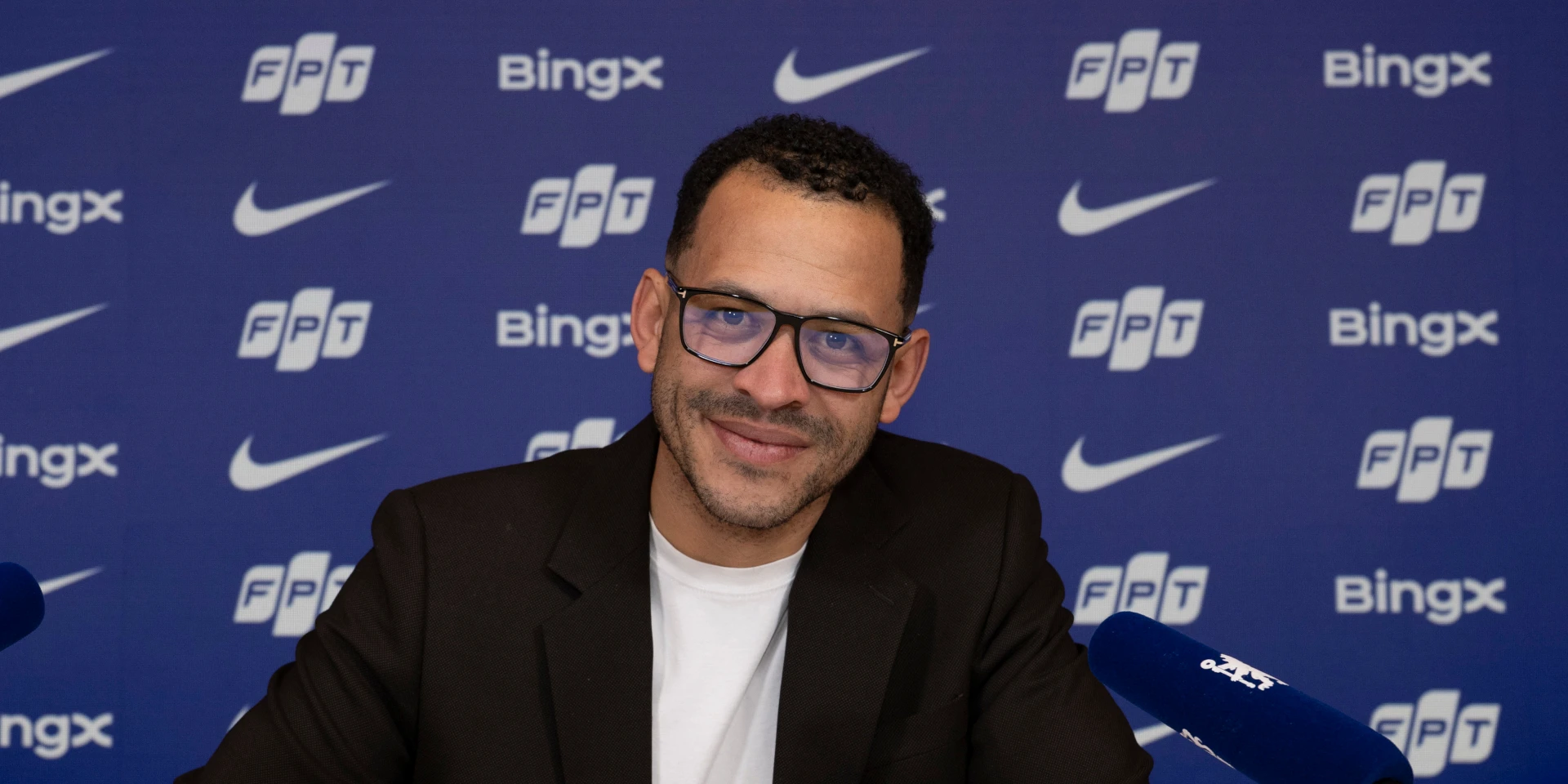 Rosenior vows to make fast start as Chelsea boss