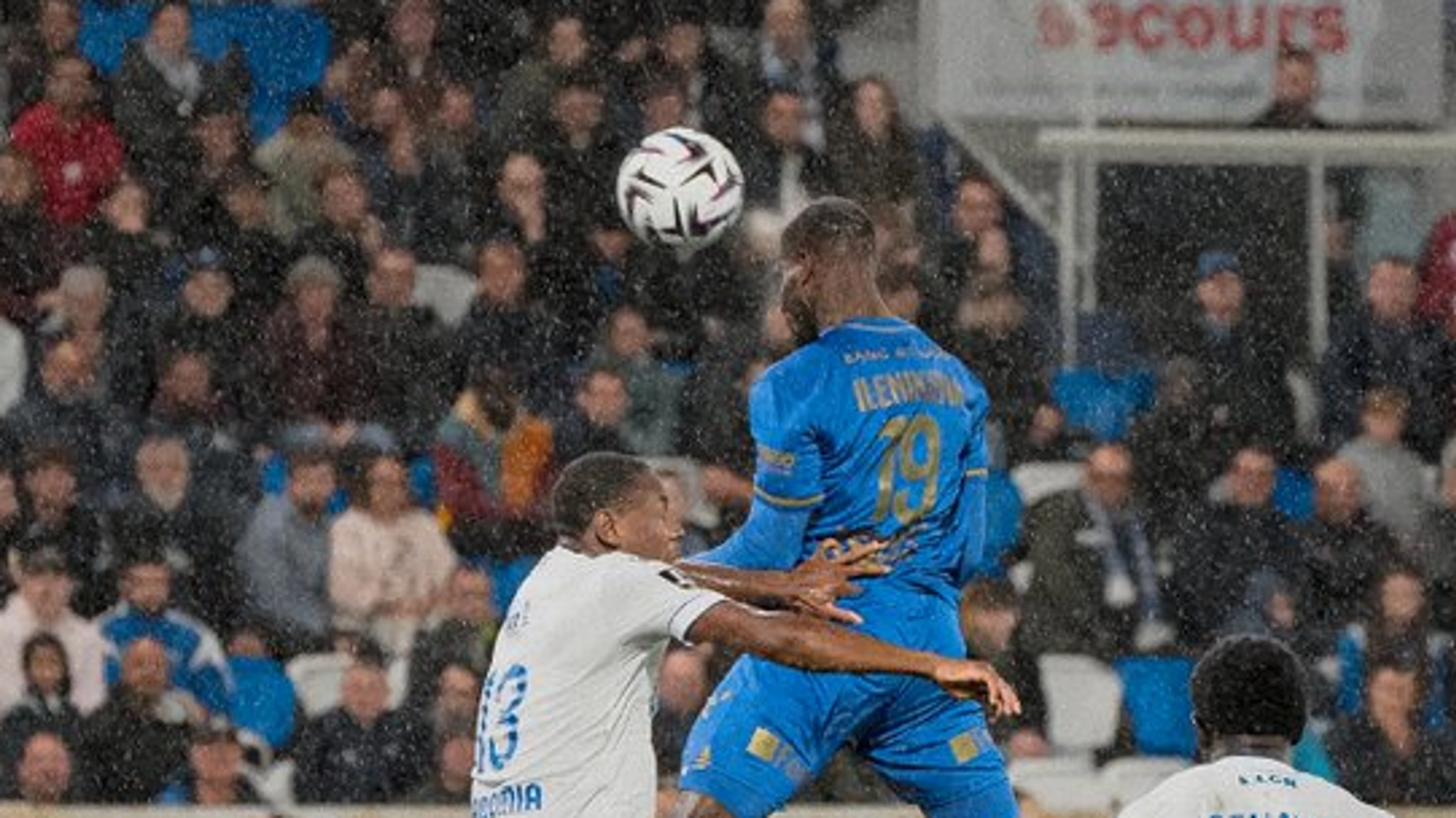 Monaco squeeze past 10-man Auxerre to climb to third