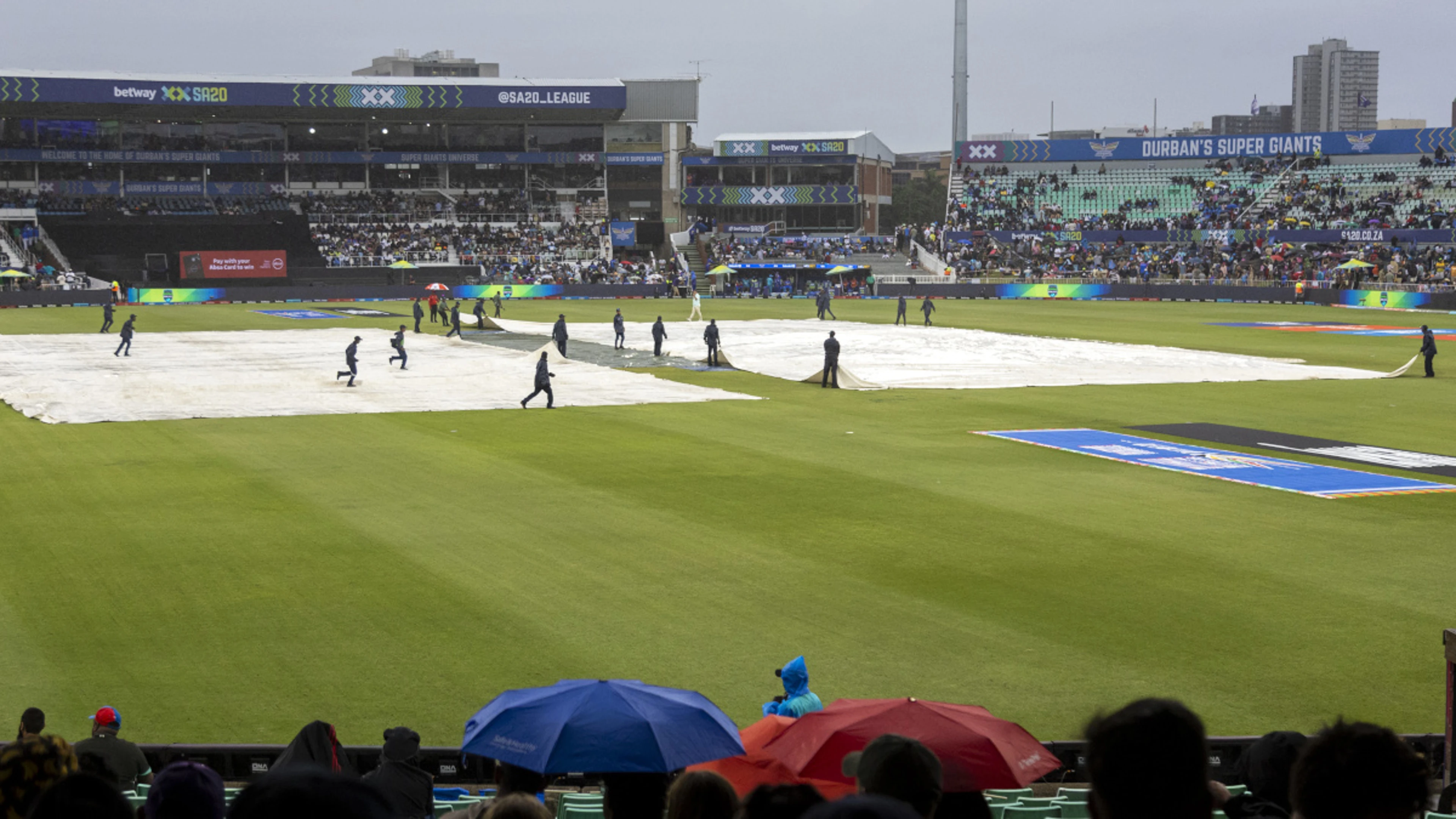 Rain halts play in Durban