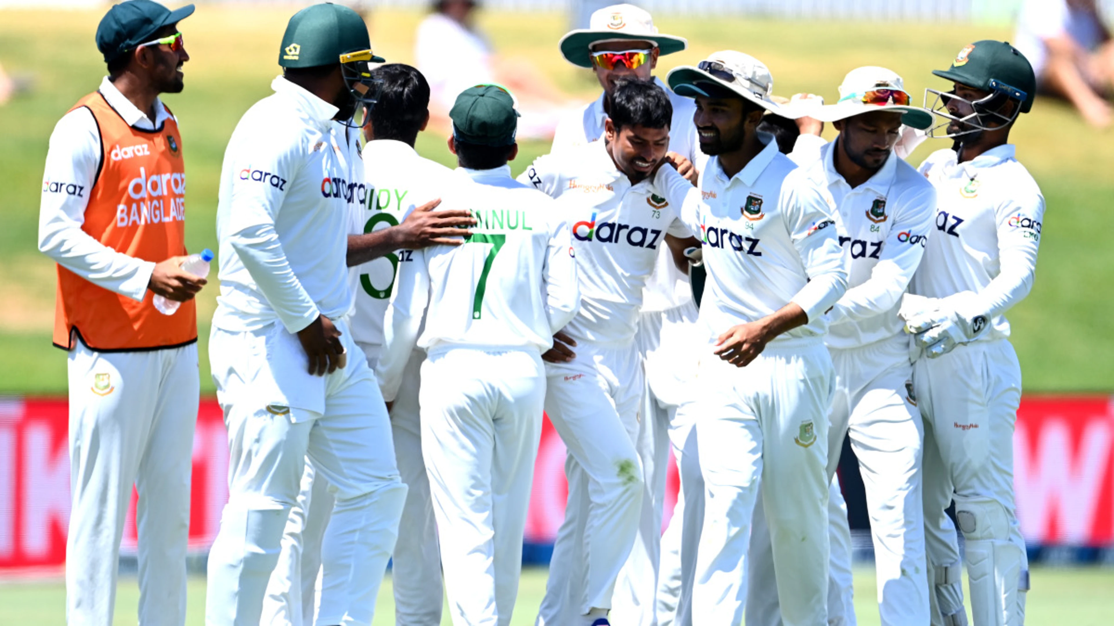 New Zealand fail trial by spin, Bangladesh sniff victory in Sylhet