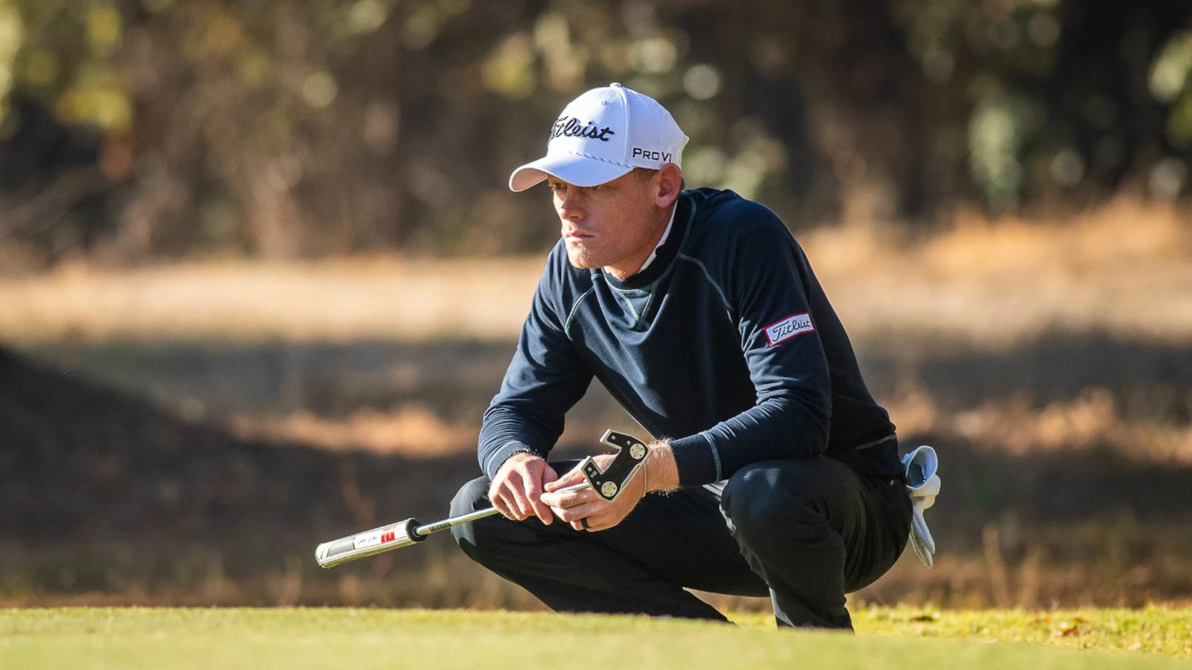 Viljoen flies high with albatross to lead Mopani Zambia Open