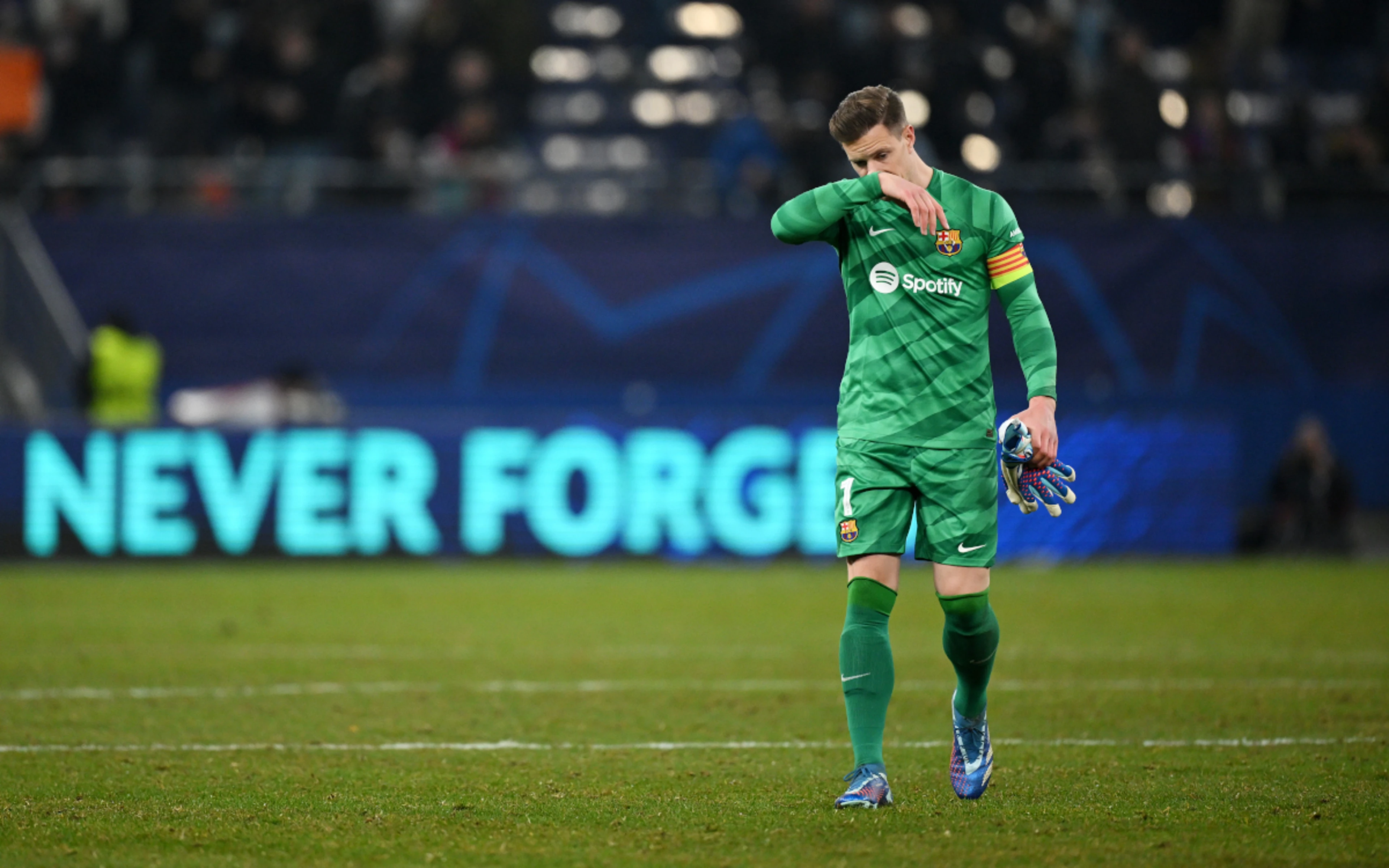 Xavi confirms Barca 'keeper Ter Stegen out for Rayo clash