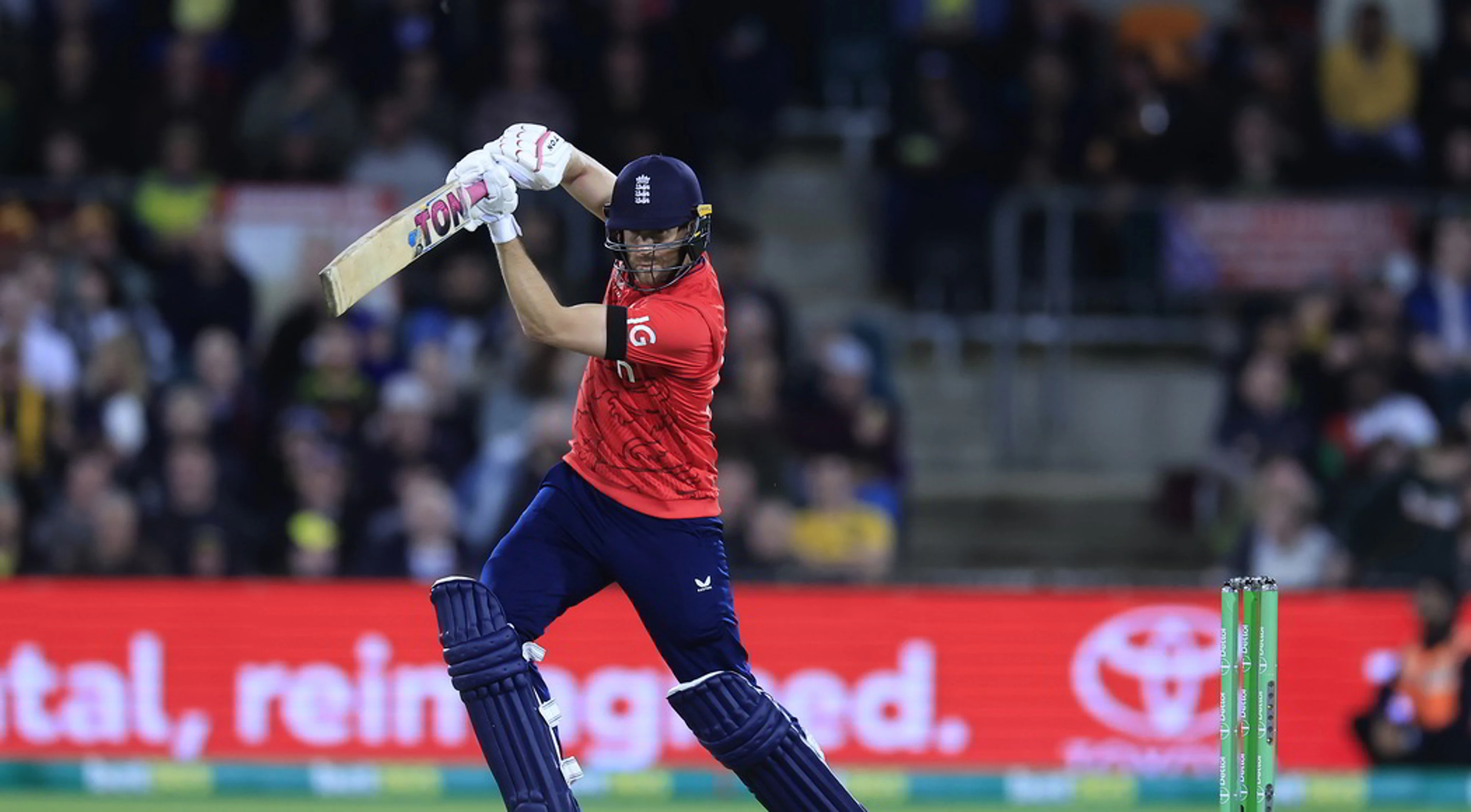 Malan hits 82 as England seal T20 series against Australia
