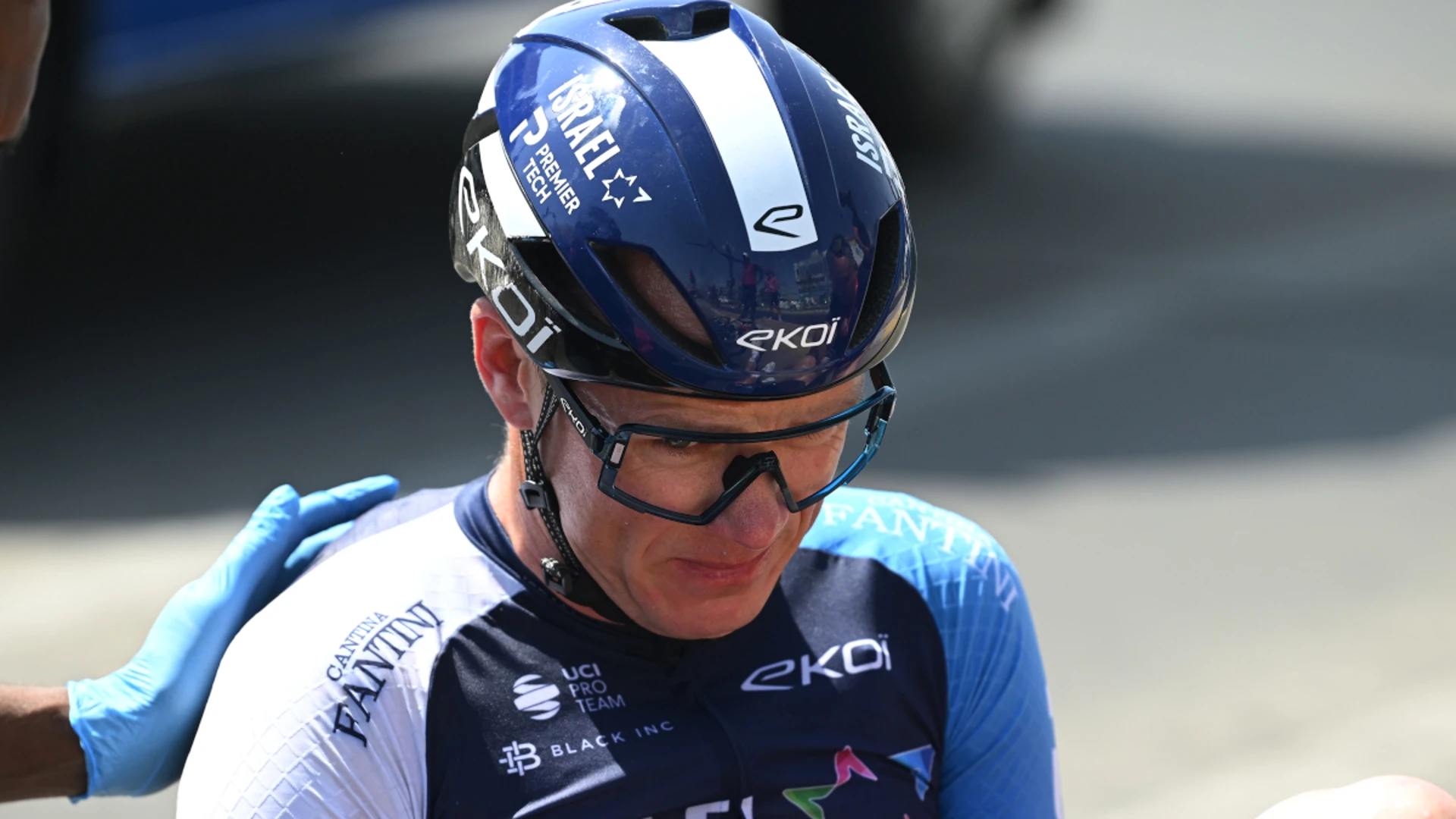 Froome to undergo surgery after breaking back in training crash