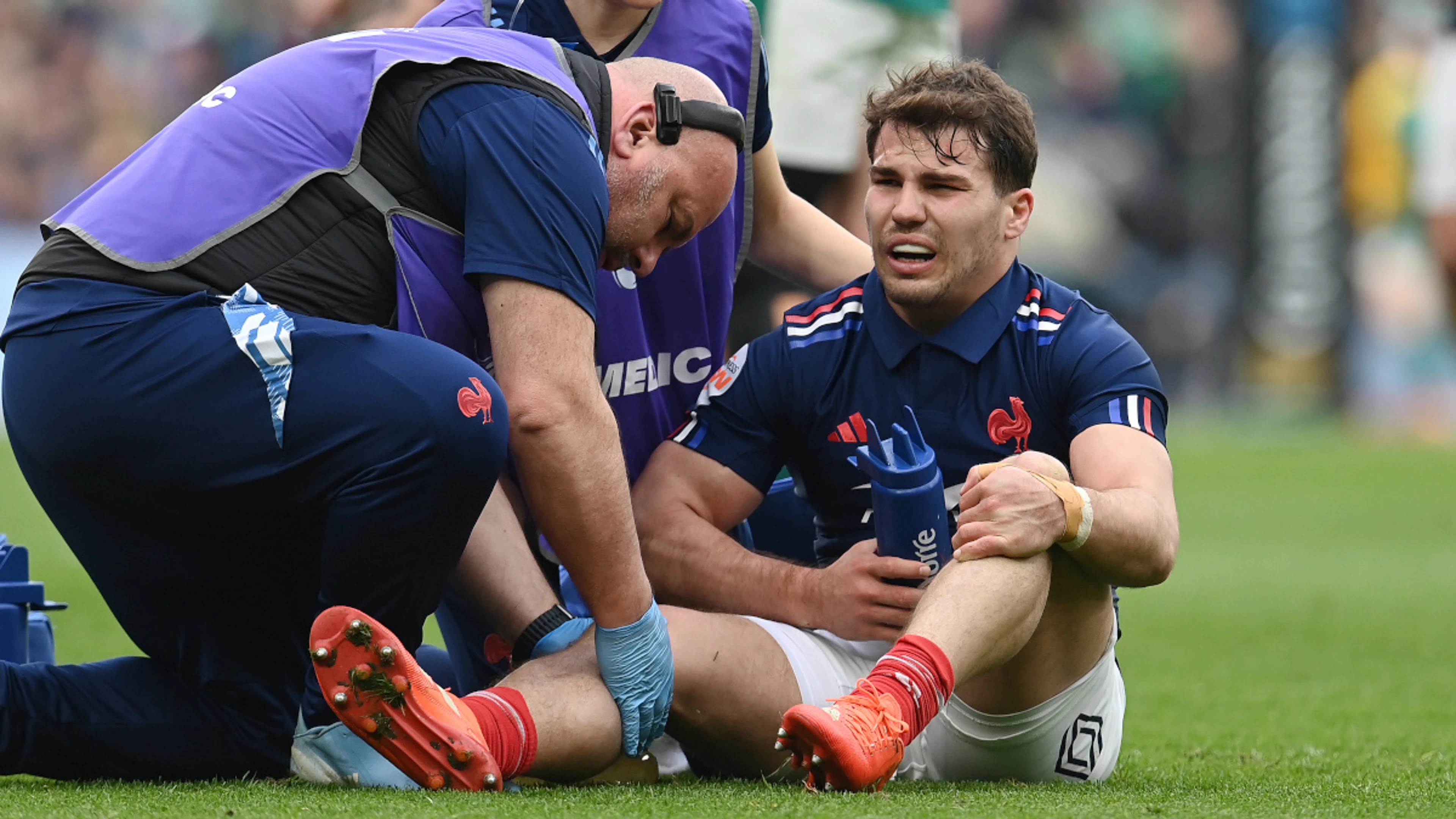 France lose Dupont but Six Nations title on the cards