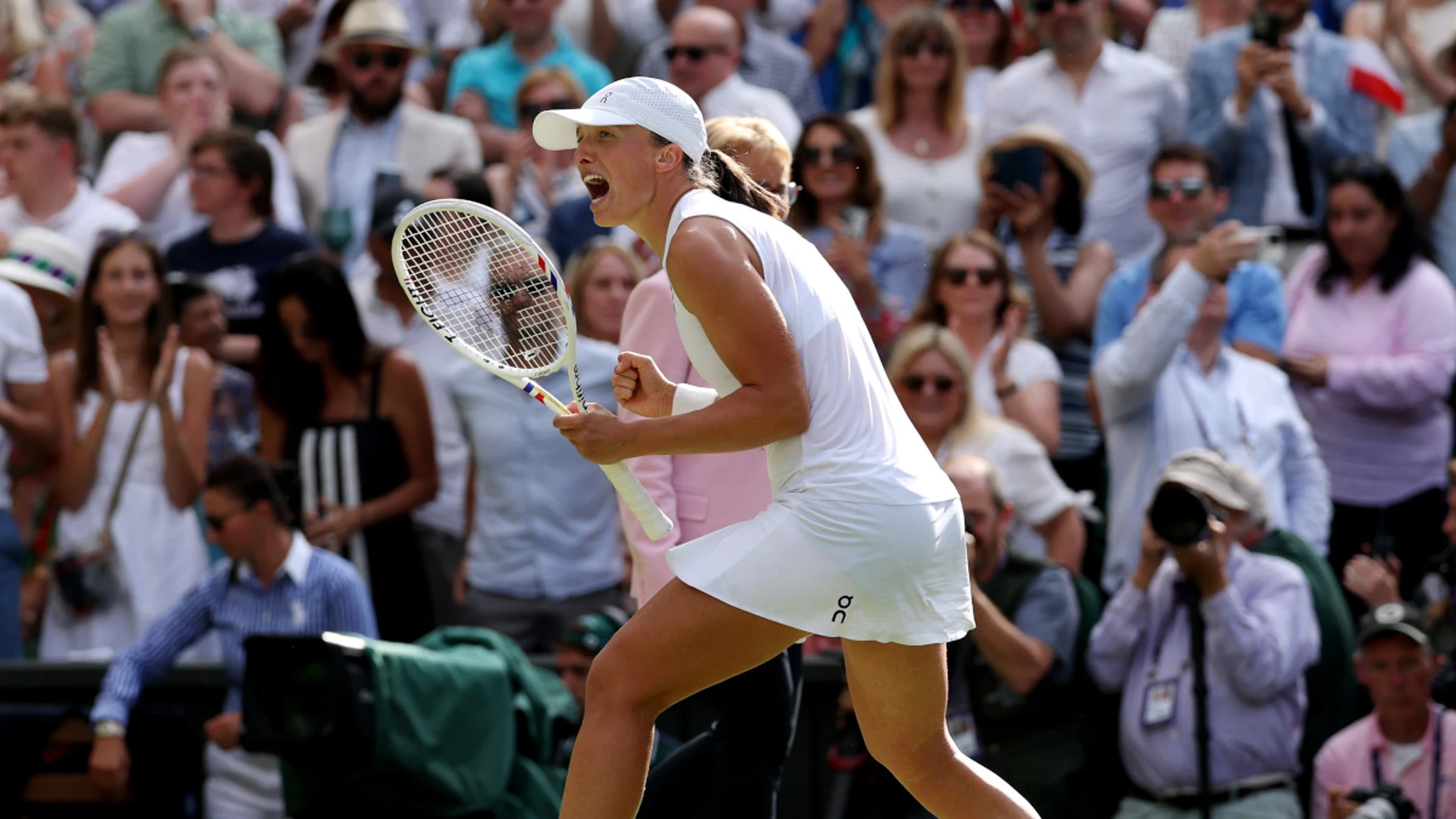 Swiatek destroys Anisimova 6-0, 6-0 to win first Wimbledon title