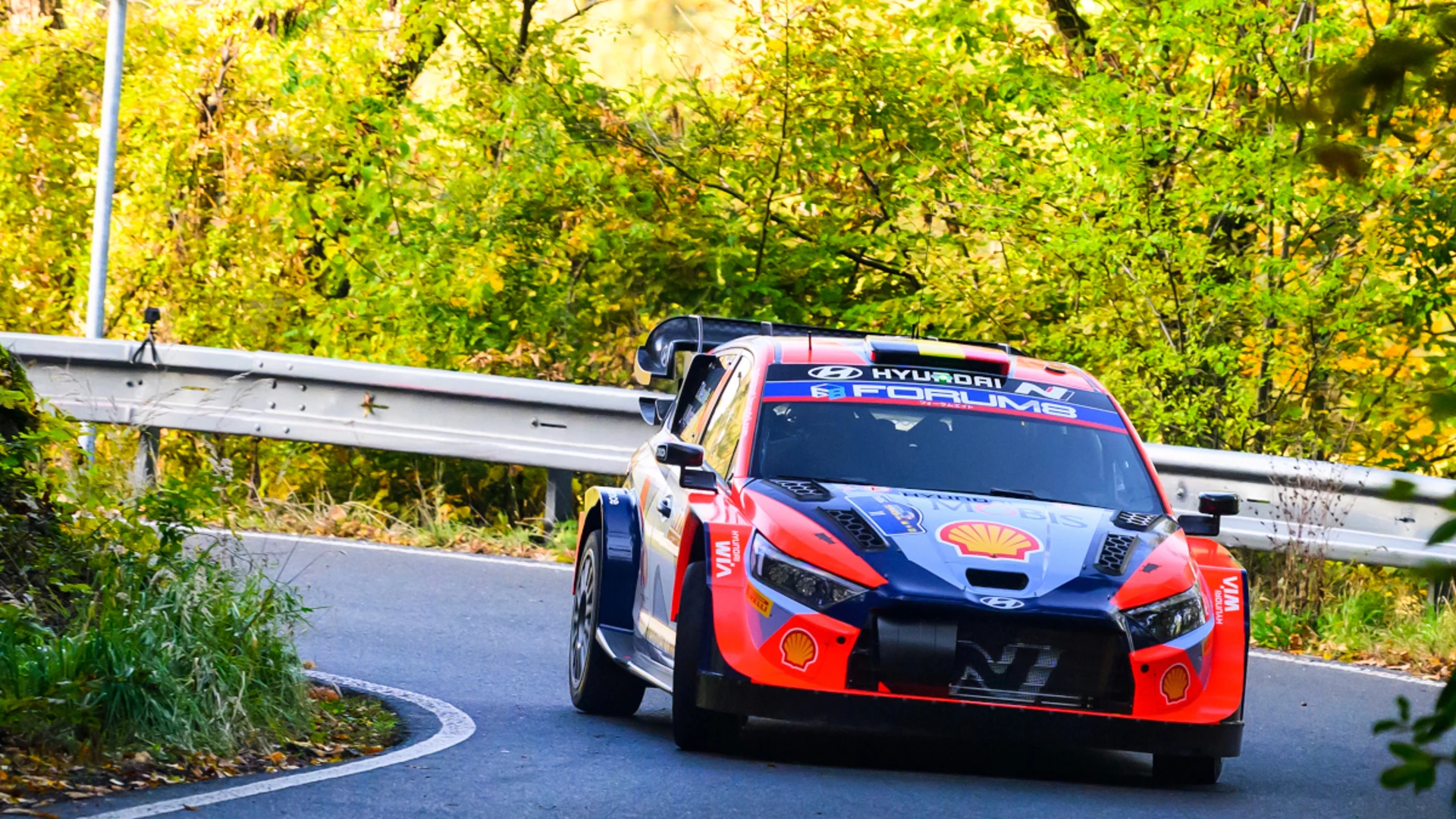 Neuville closes in on maiden World Rally title