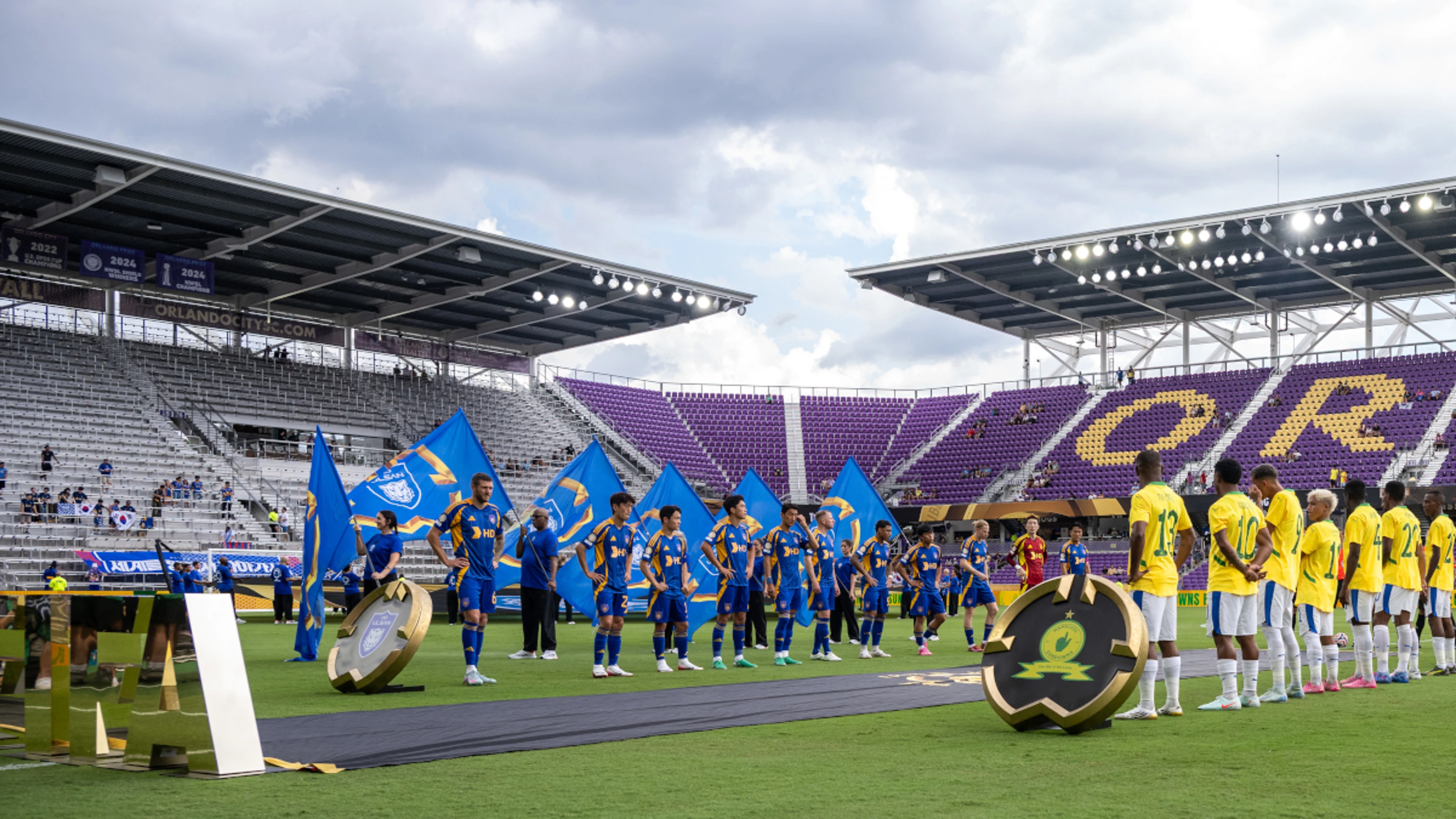 Threat of lightning delays start of Club World Cup clash