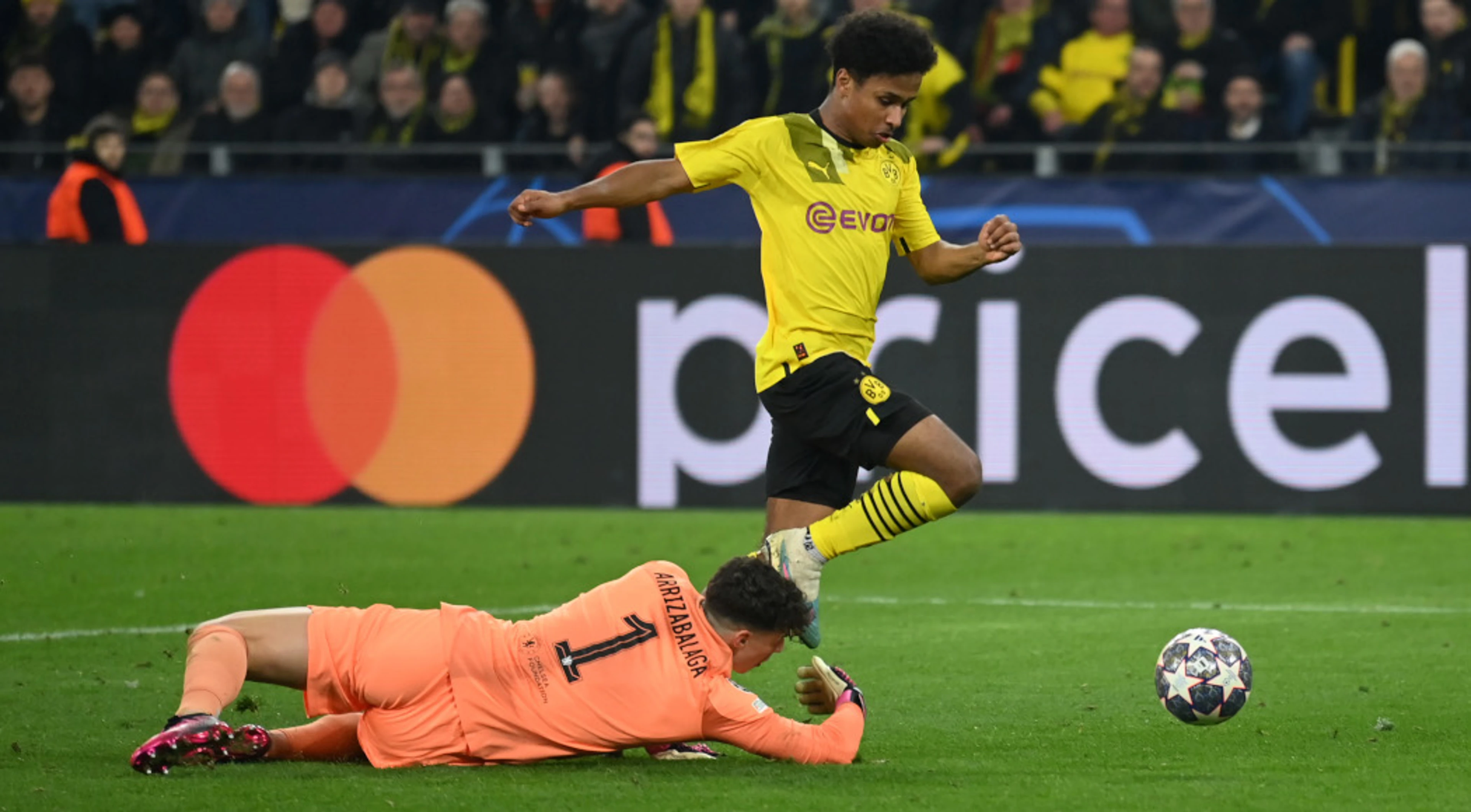 Adeyemi goal gives Dortmund win over Chelsea