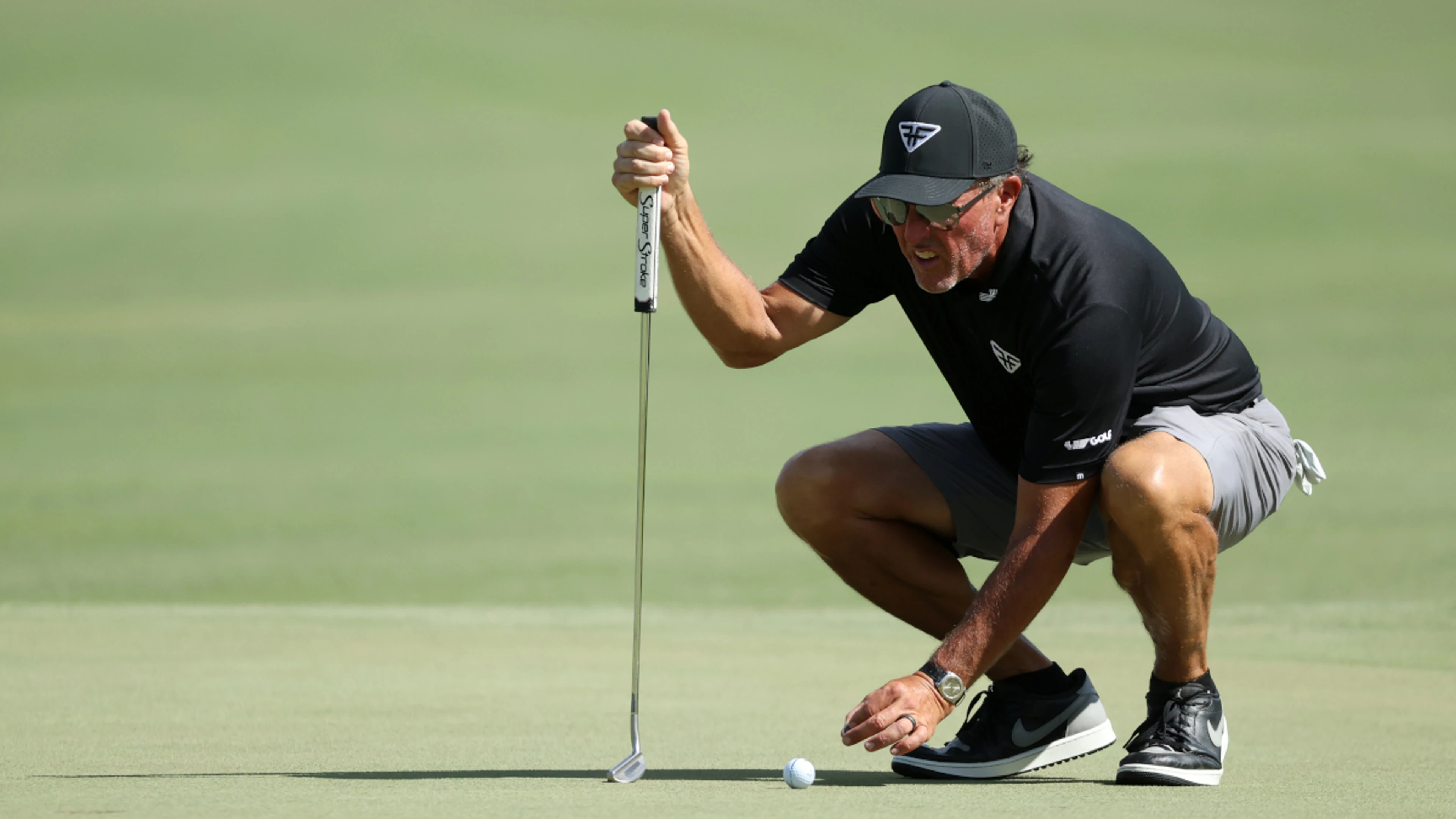 Mickelson completes LIV roster with Ogletree